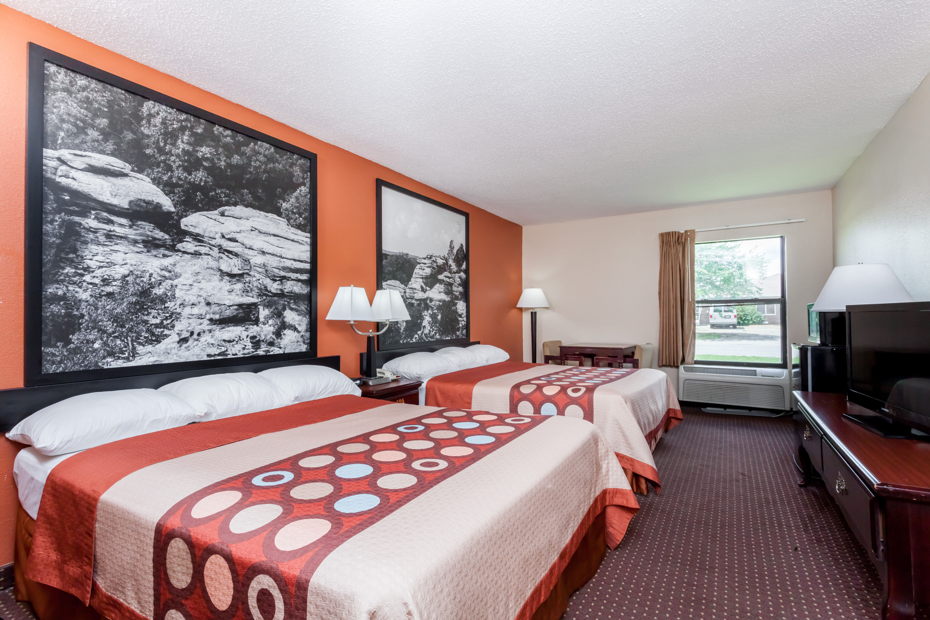 Guest room at the Super 8 by Wyndham Harrisburg in Harrisburg, Illinois