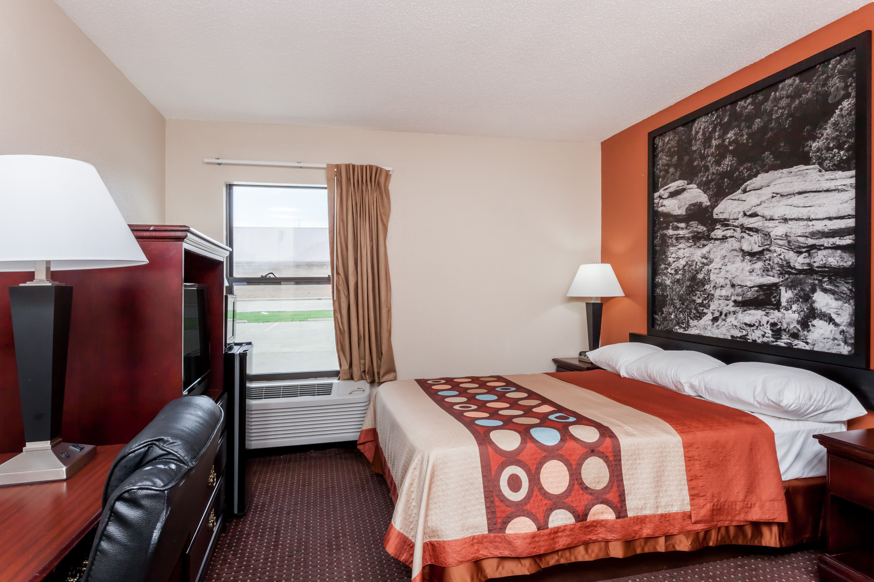 Super 8 by Wyndham Harrisburg suite in Harrisburg, Illinois