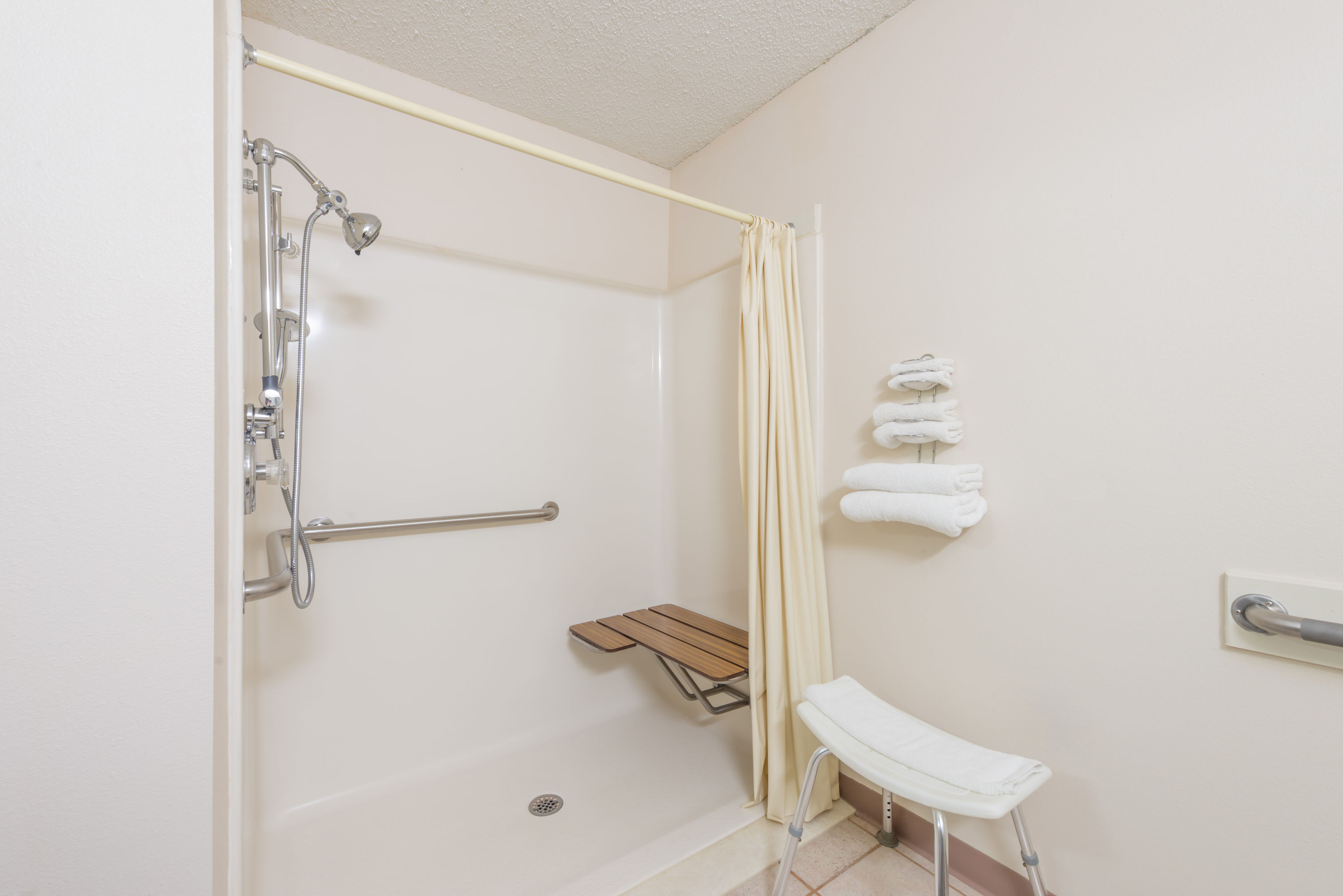 Guest room at the Super 8 by Wyndham Jerseyville in Jerseyville, Illinois