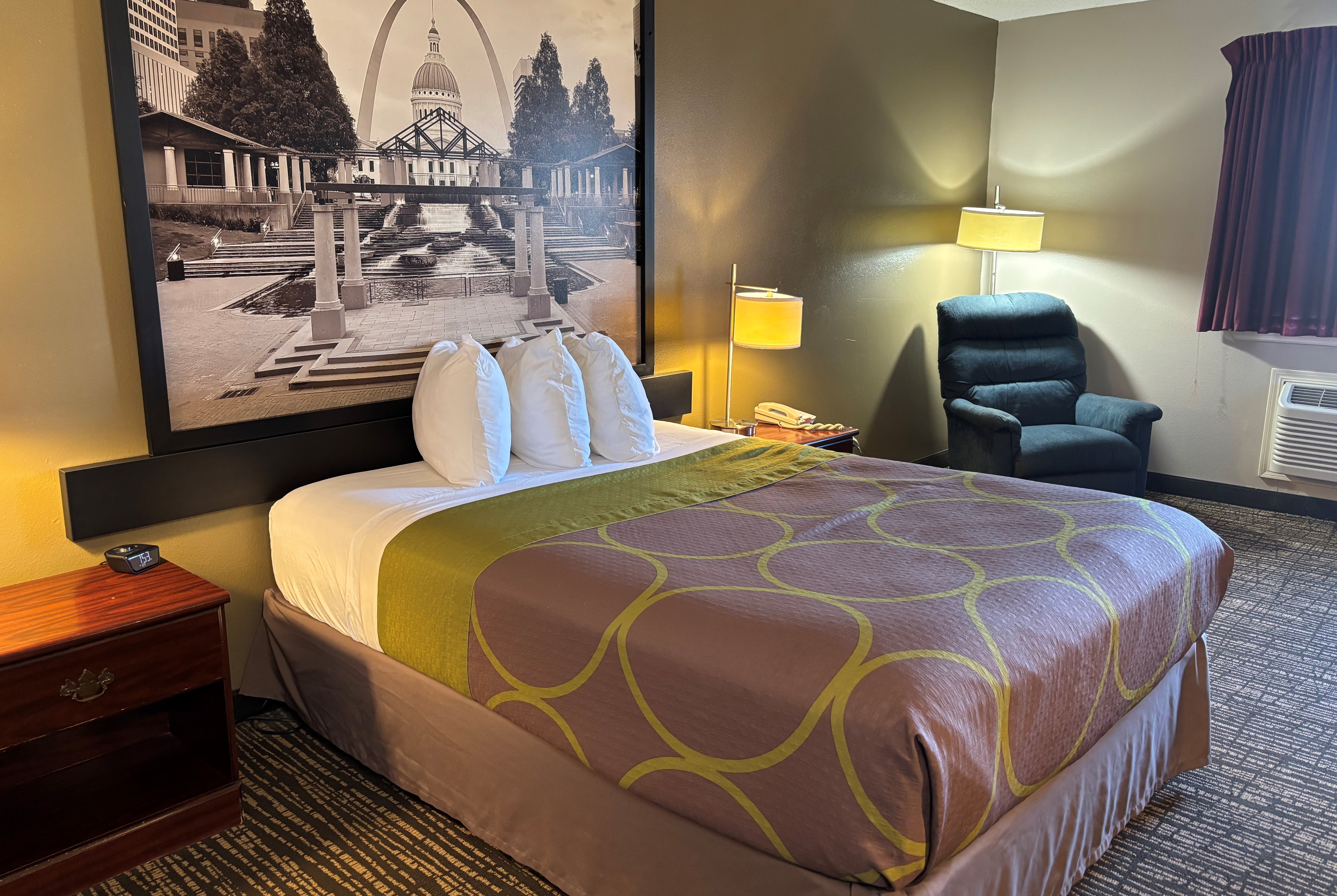 Guest room at the Super 8 by Wyndham Jerseyville in Jerseyville, Illinois