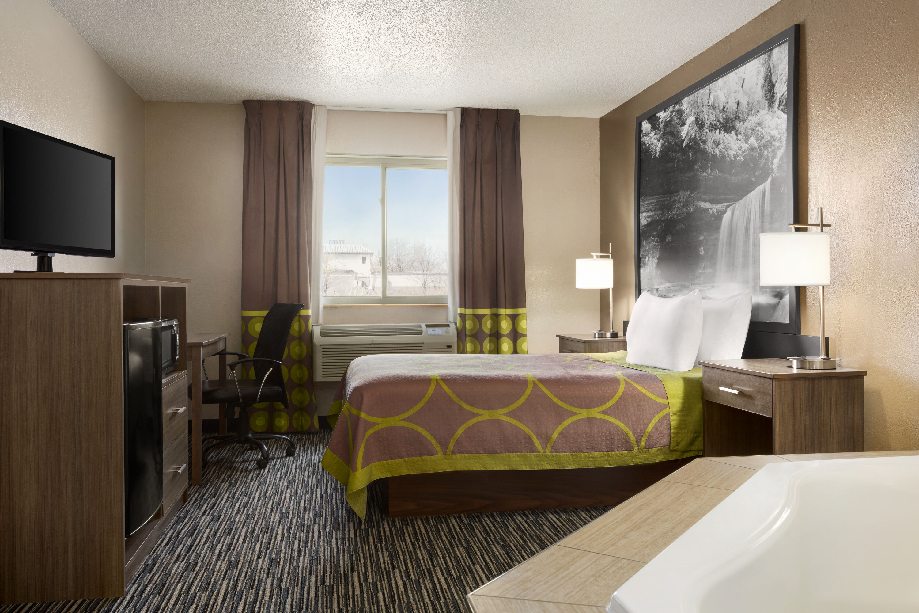 Super 8 by Wyndham Joliet I-55 N/Chicago suite in Joliet, Illinois