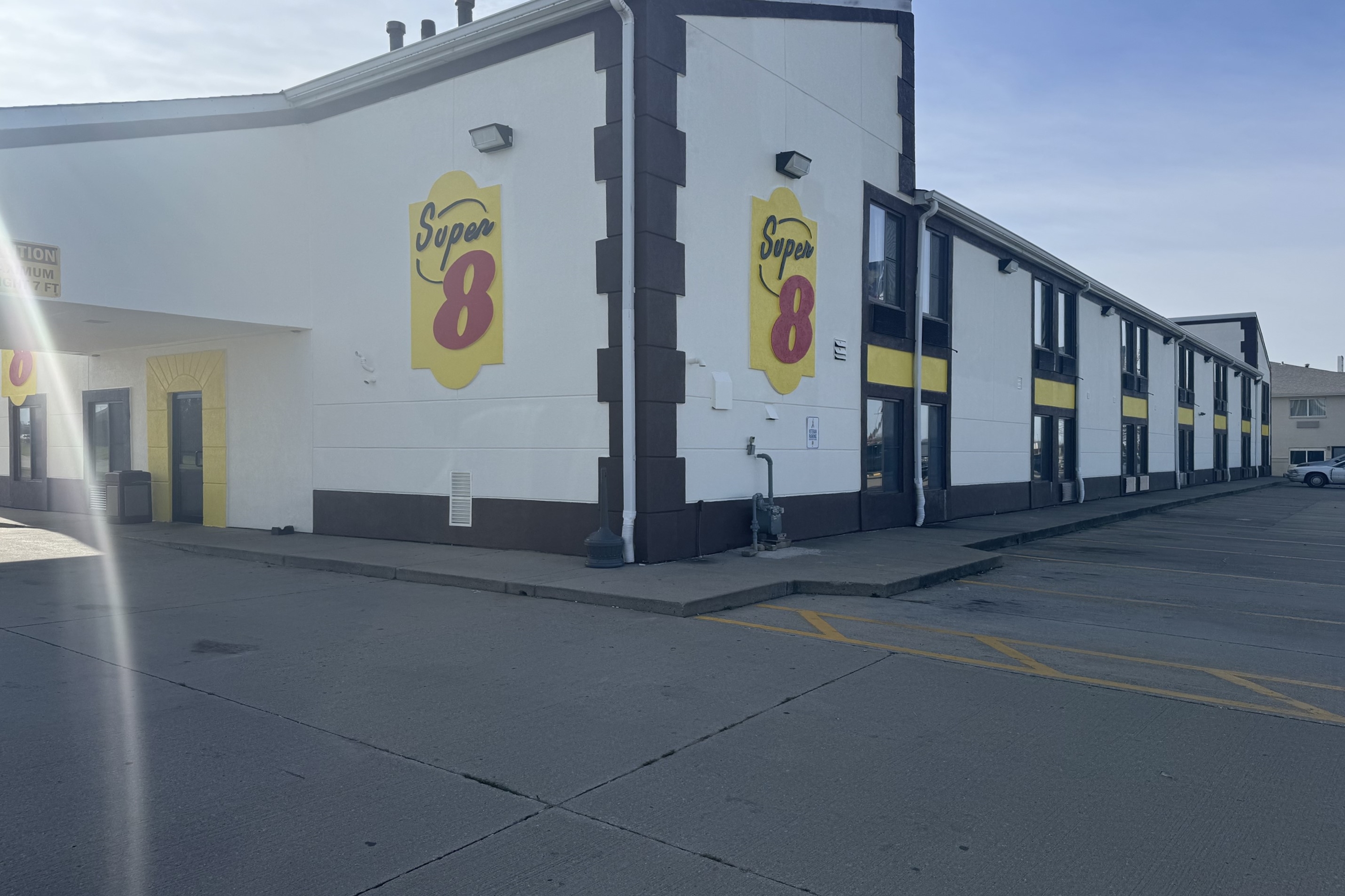 Exterior of Super 8 by Wyndham Lincoln hotel in Lincoln, Illinois