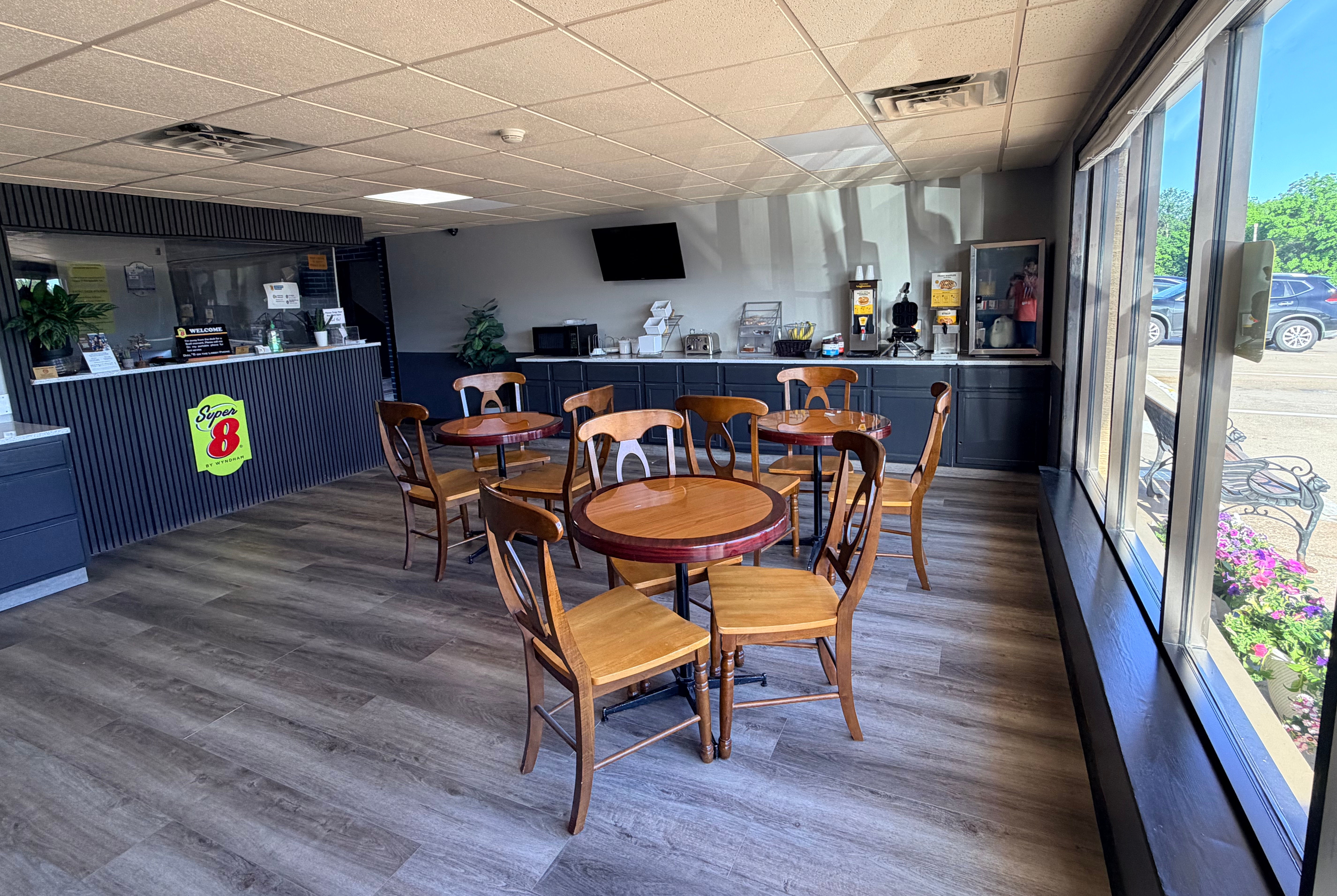 Super 8 by Wyndham Macomb restaurant breakfast area with seating in Macomb, Illinois