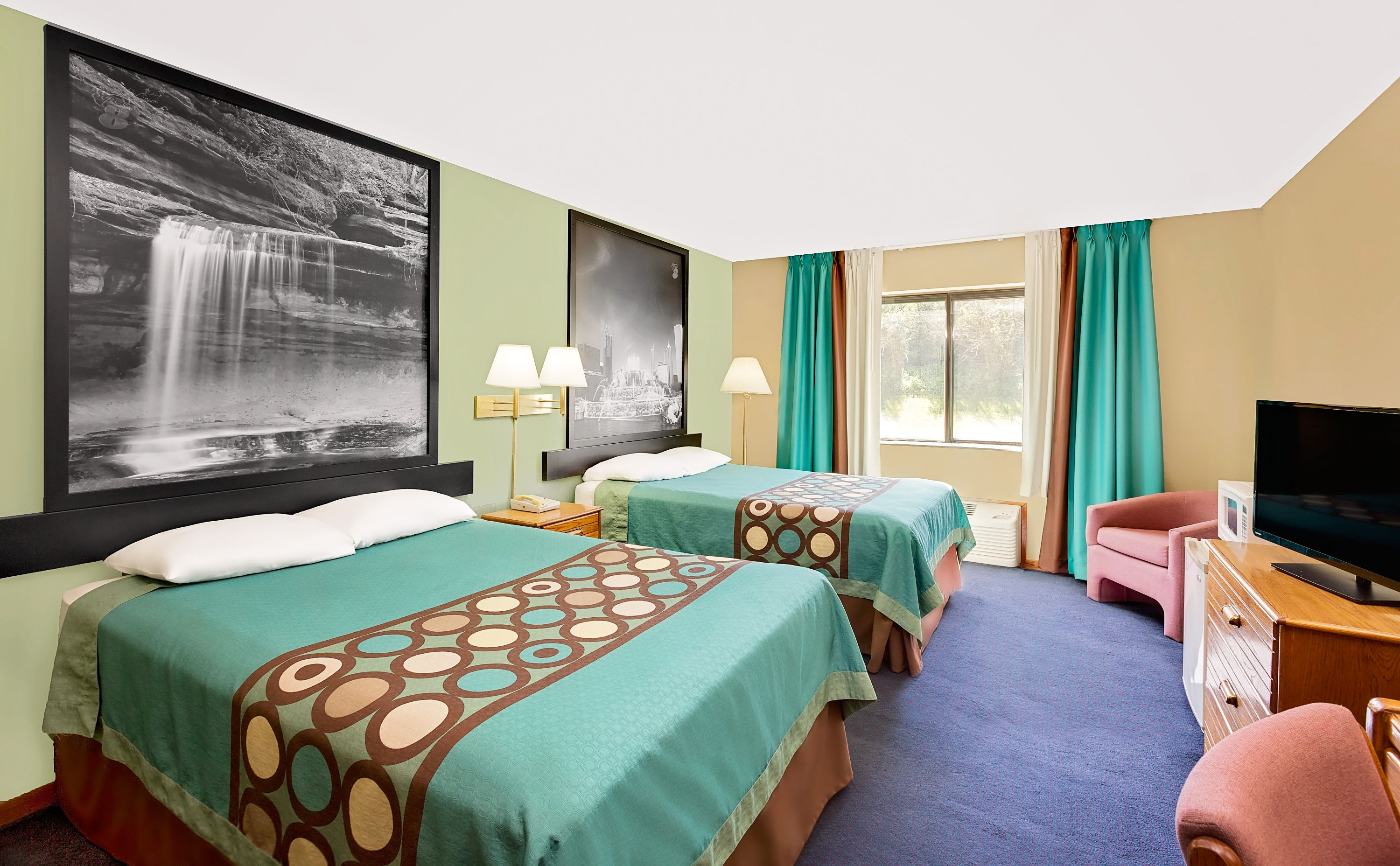 Guest room at the Super 8 by Wyndham Macomb in Macomb, Illinois