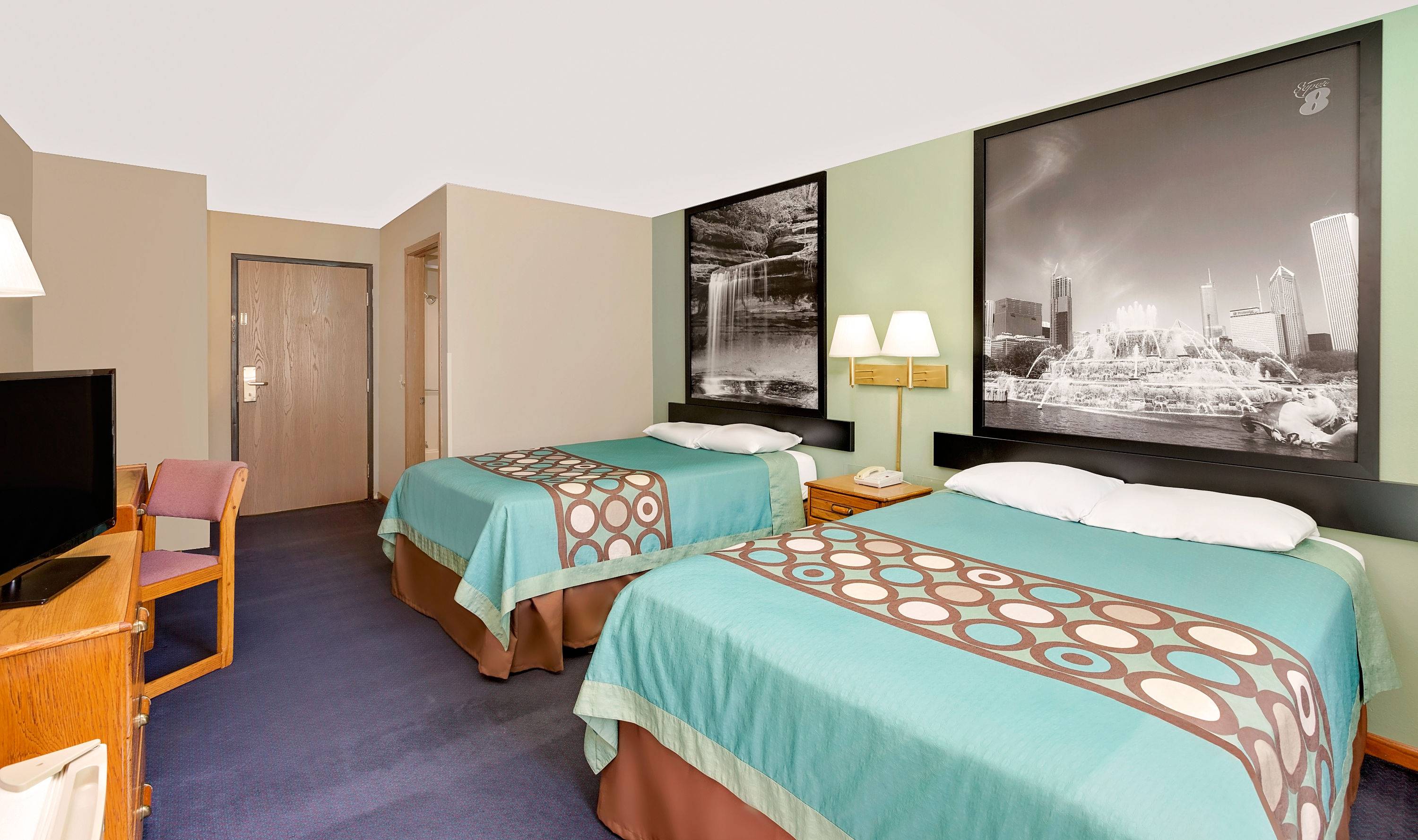 Guest room at the Super 8 by Wyndham Macomb in Macomb, Illinois