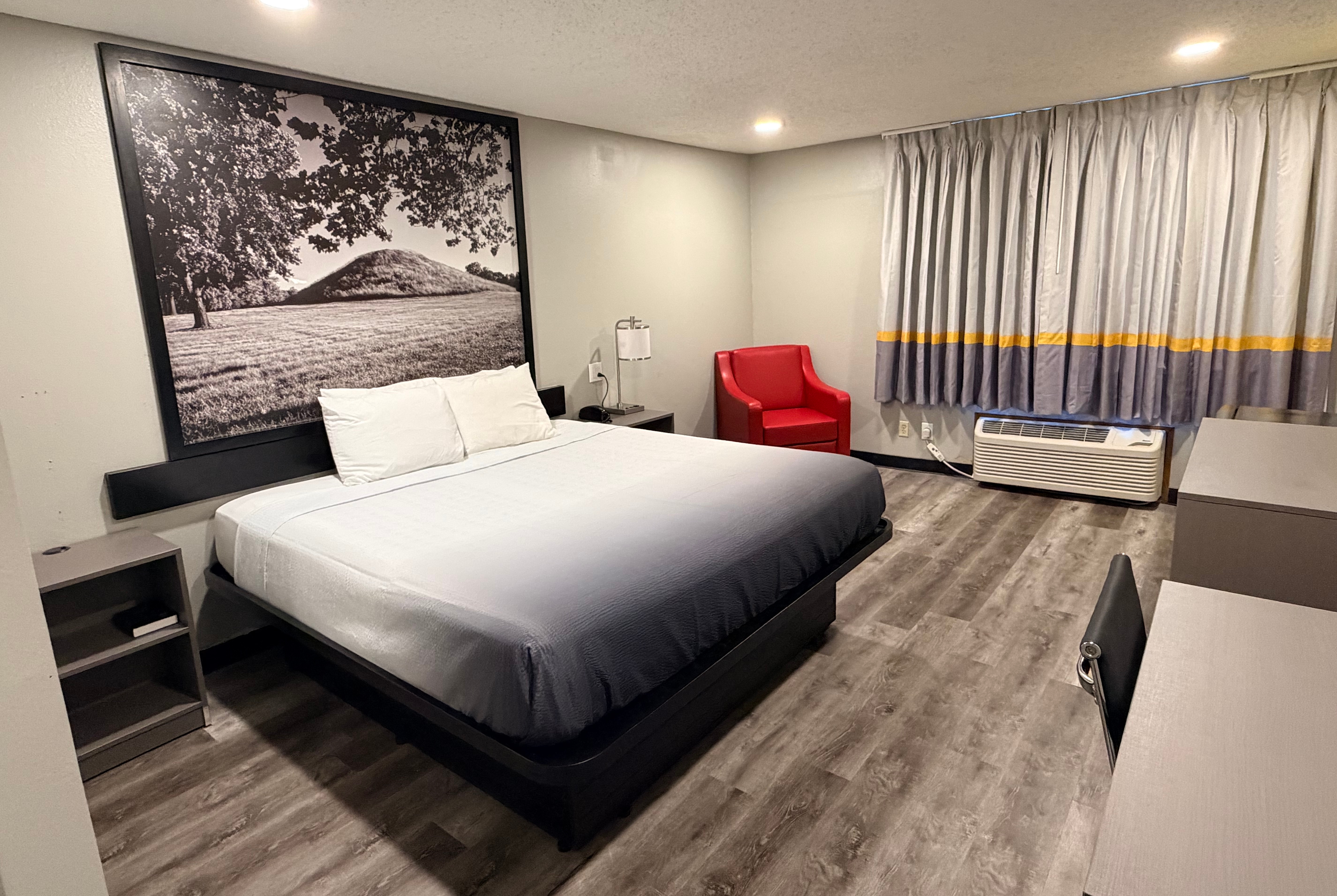 Guest room at the Super 8 by Wyndham Macomb in Macomb, Illinois