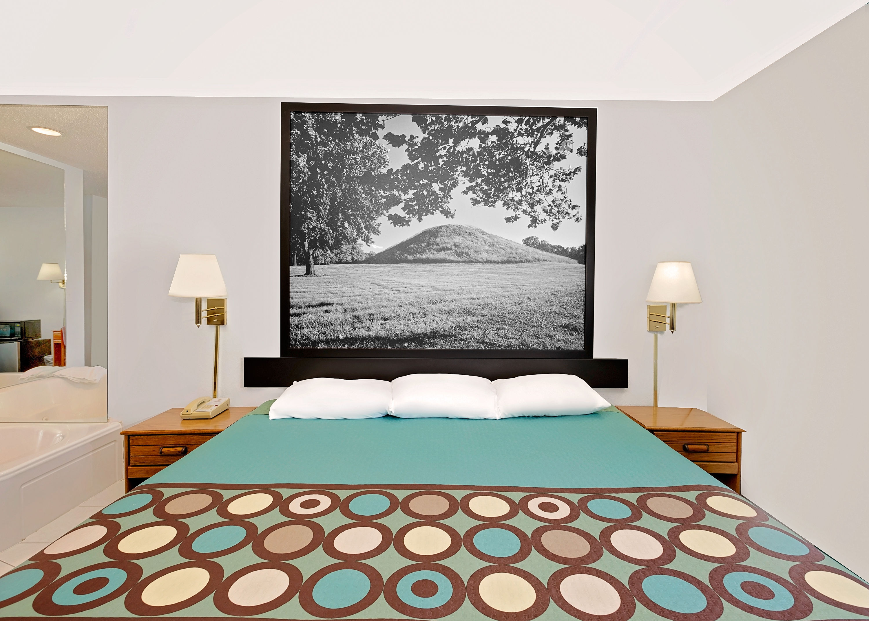 Super 8 by Wyndham Macomb suite in Macomb, Illinois