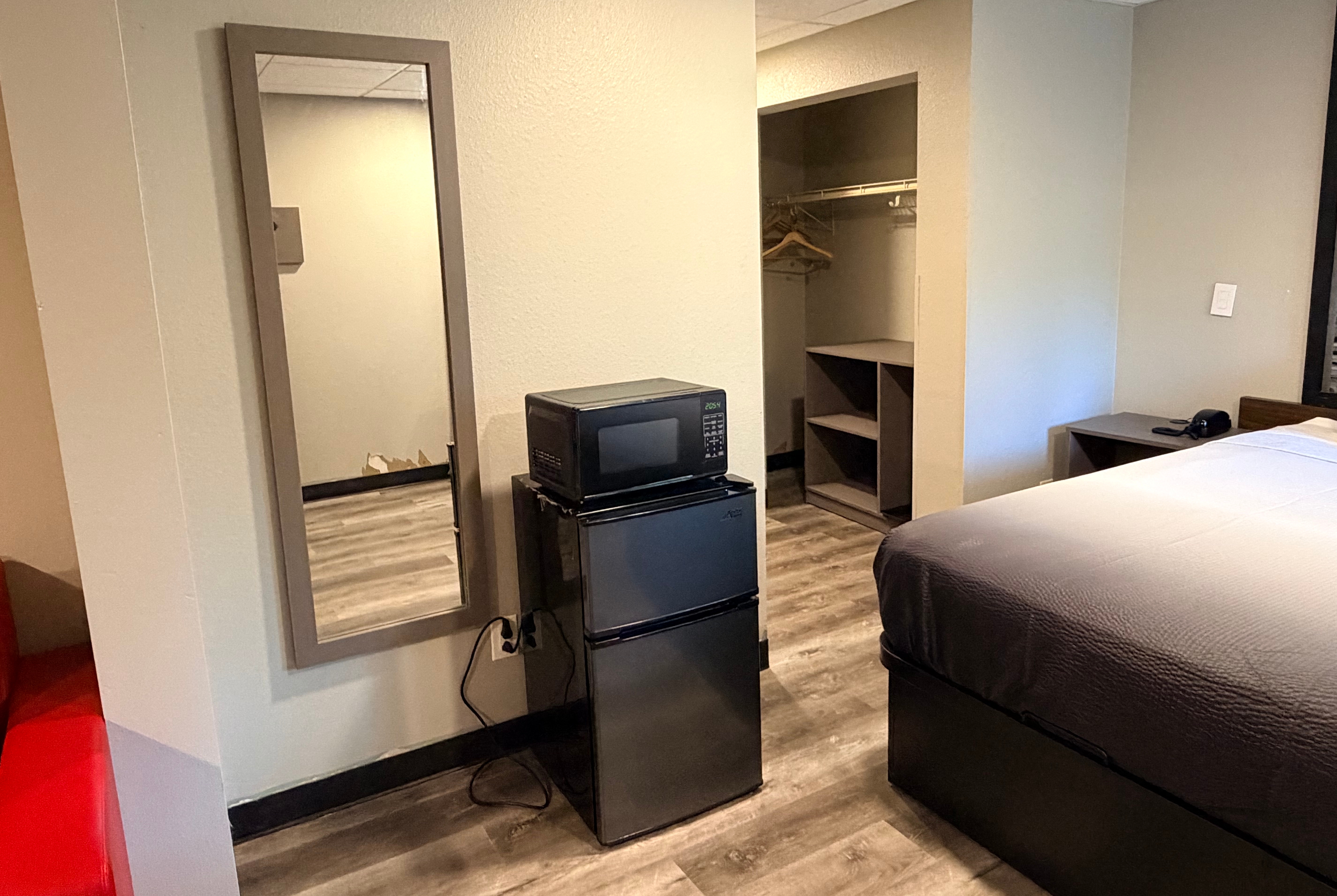 Super 8 by Wyndham Macomb suite in Macomb, Illinois