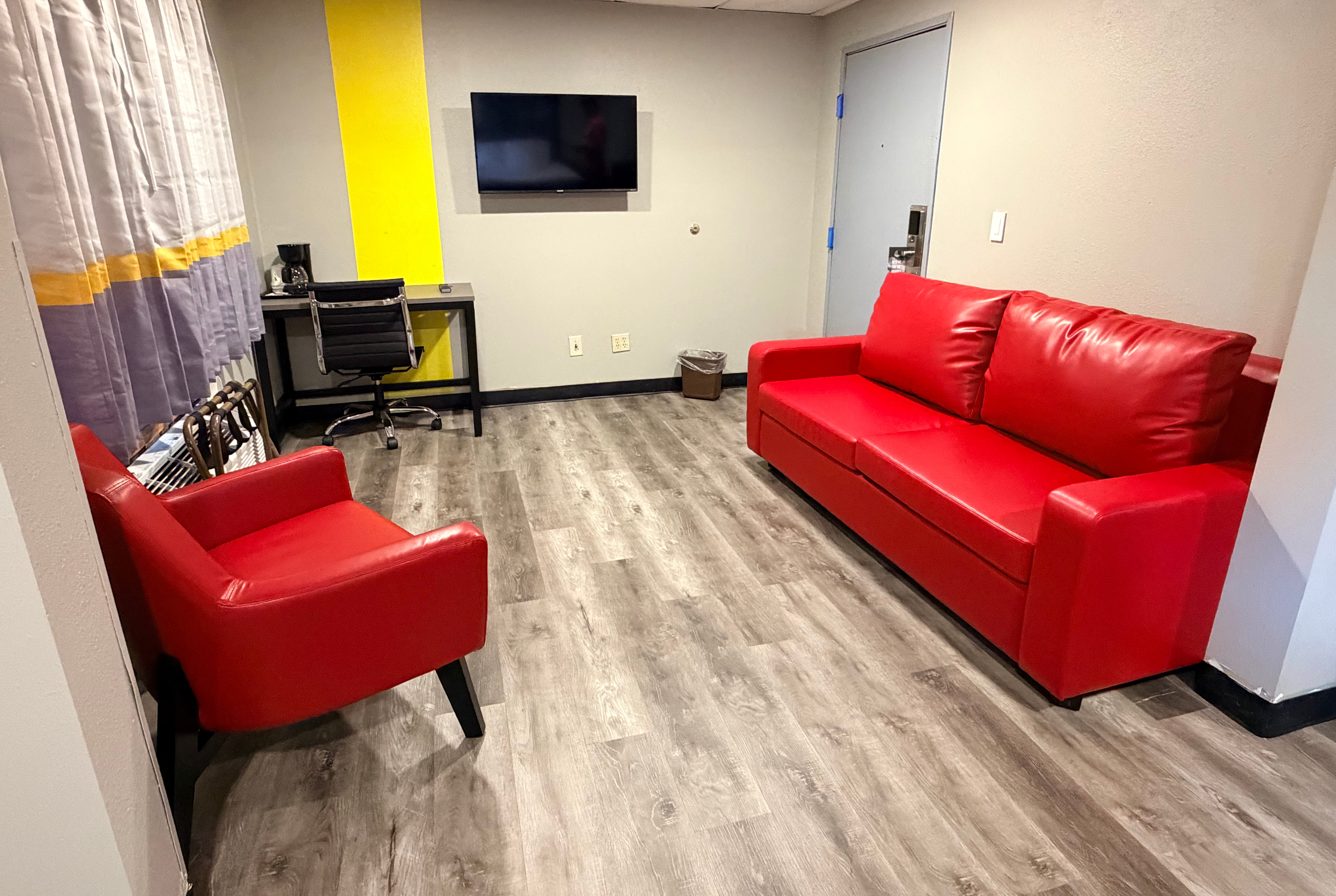 Super 8 by Wyndham Macomb suite in Macomb, Illinois