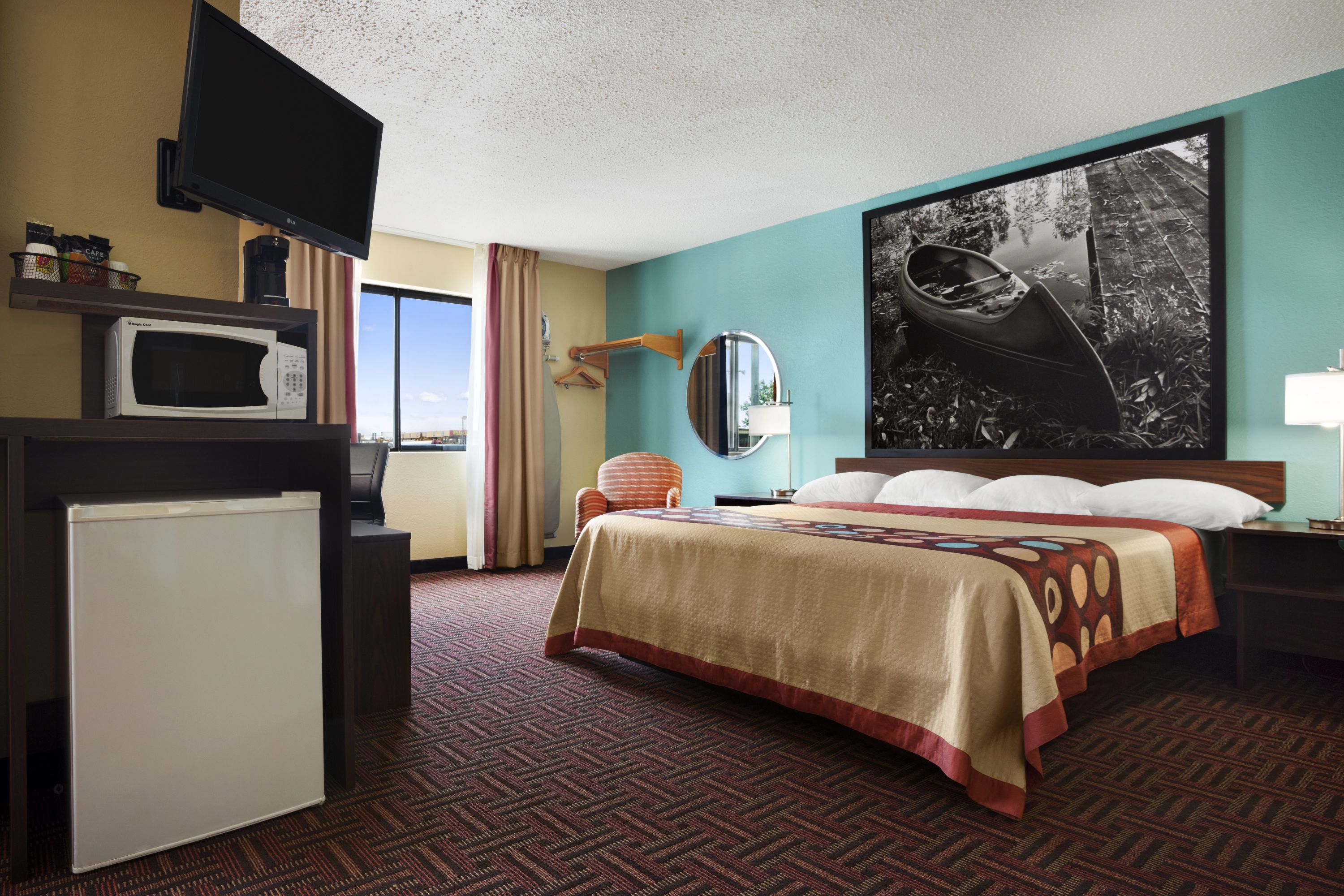 Super 8 by Wyndham Marion suite in Marion, Illinois