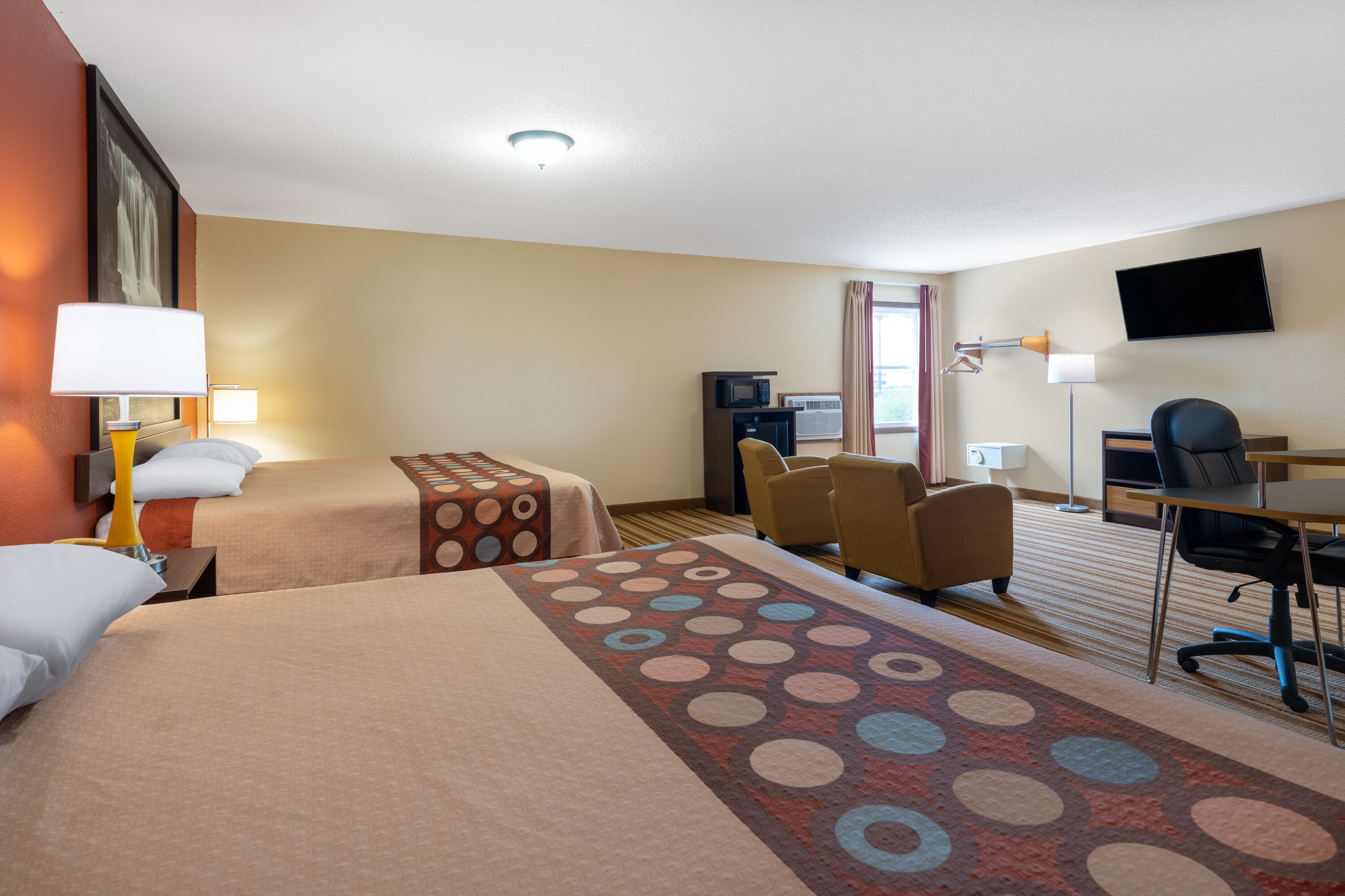 Super 8 by Wyndham Mattoon suite in Mattoon, Illinois