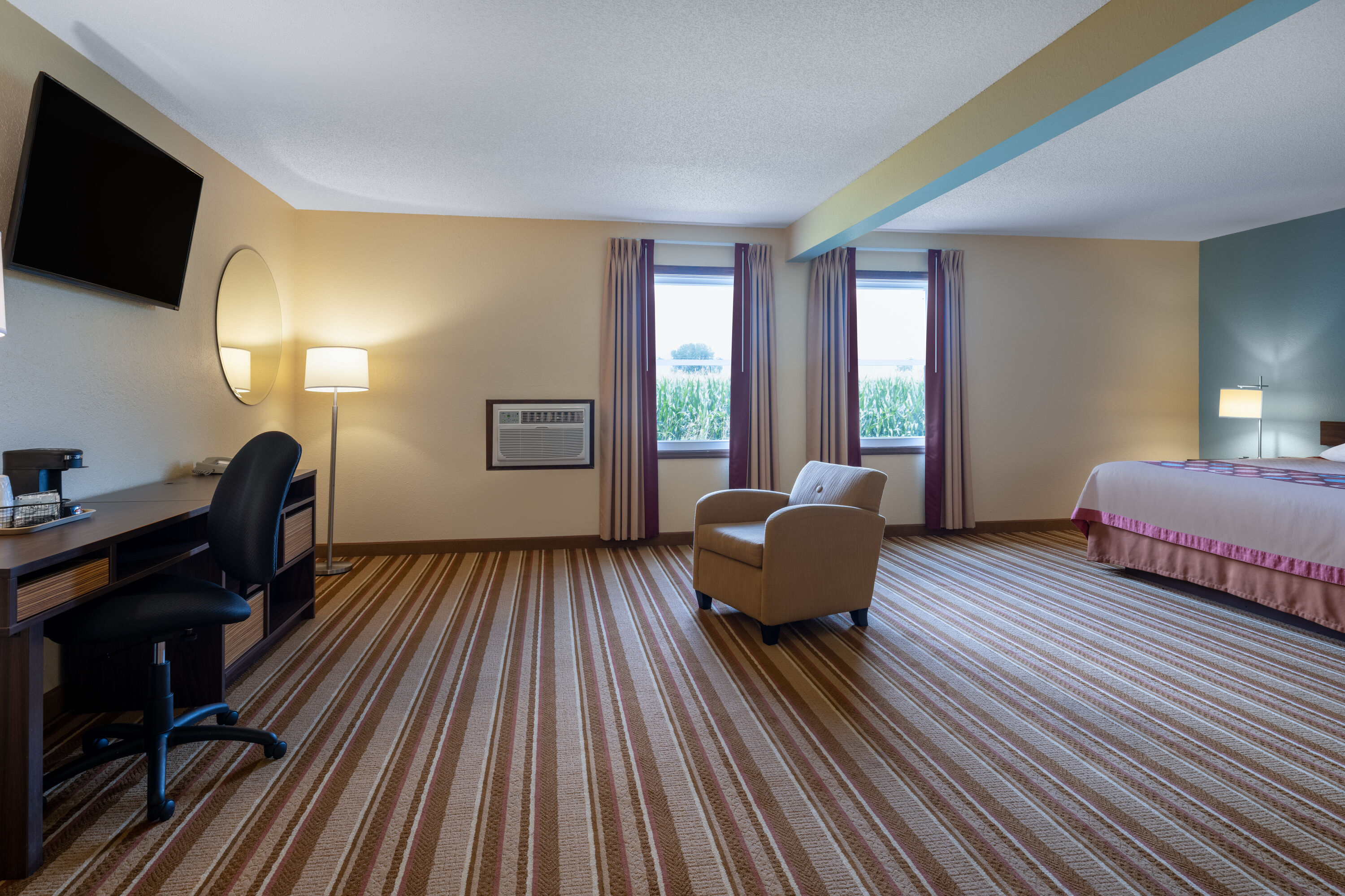 Super 8 by Wyndham Mattoon suite in Mattoon, Illinois