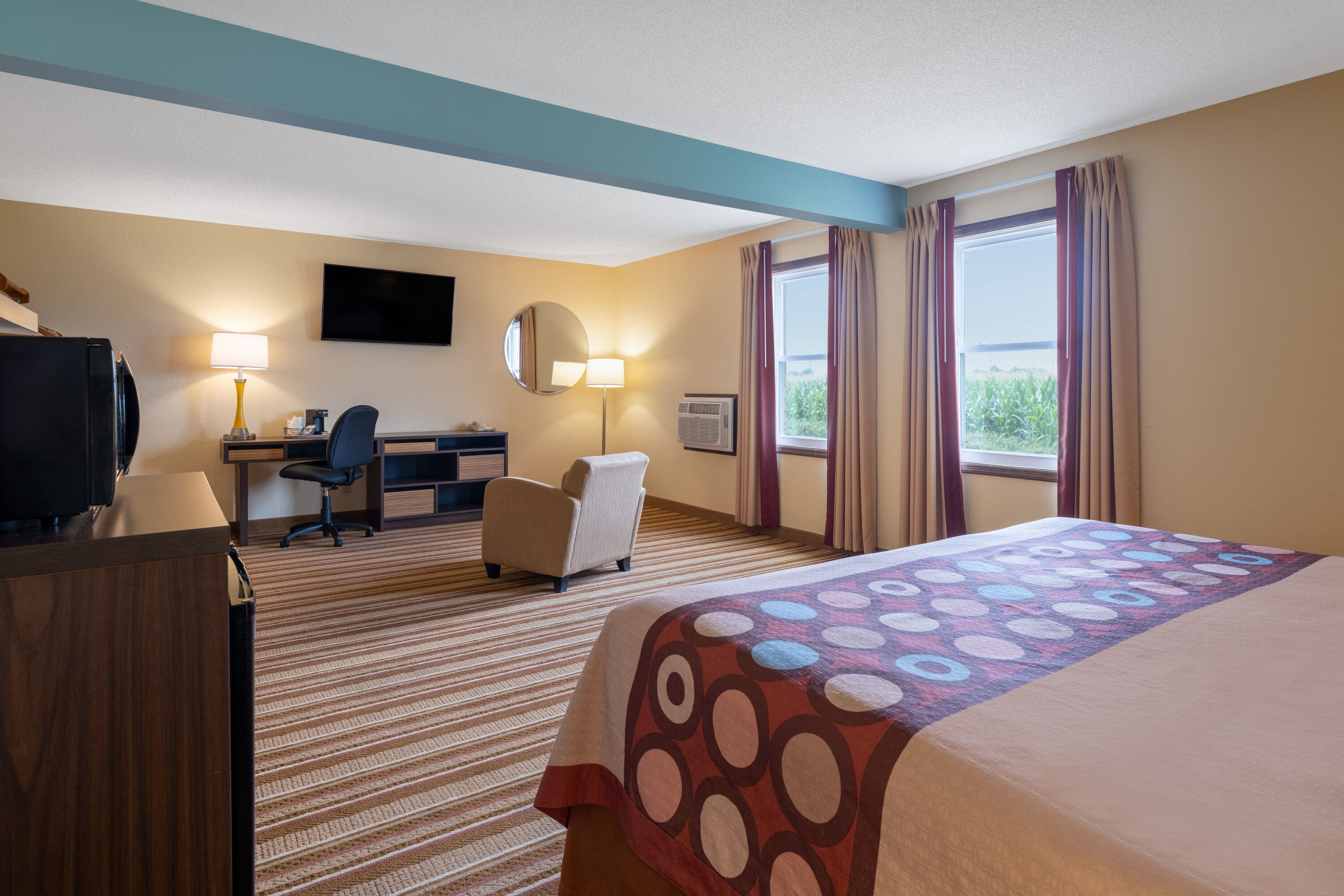 Super 8 by Wyndham Mattoon suite in Mattoon, Illinois