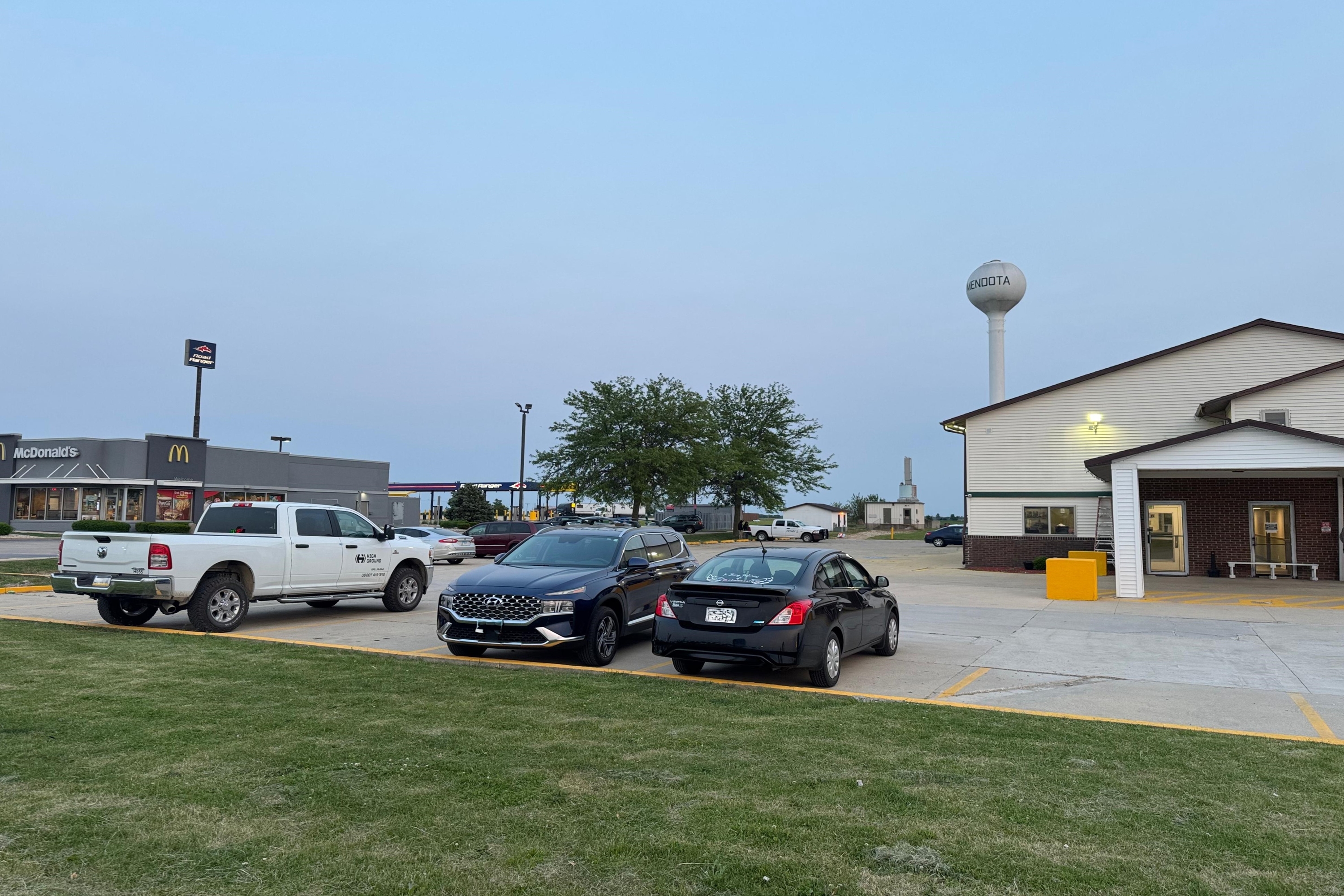 Exterior of Super 8 by Wyndham Mendota I-39 hotel in Mendota, Illinois