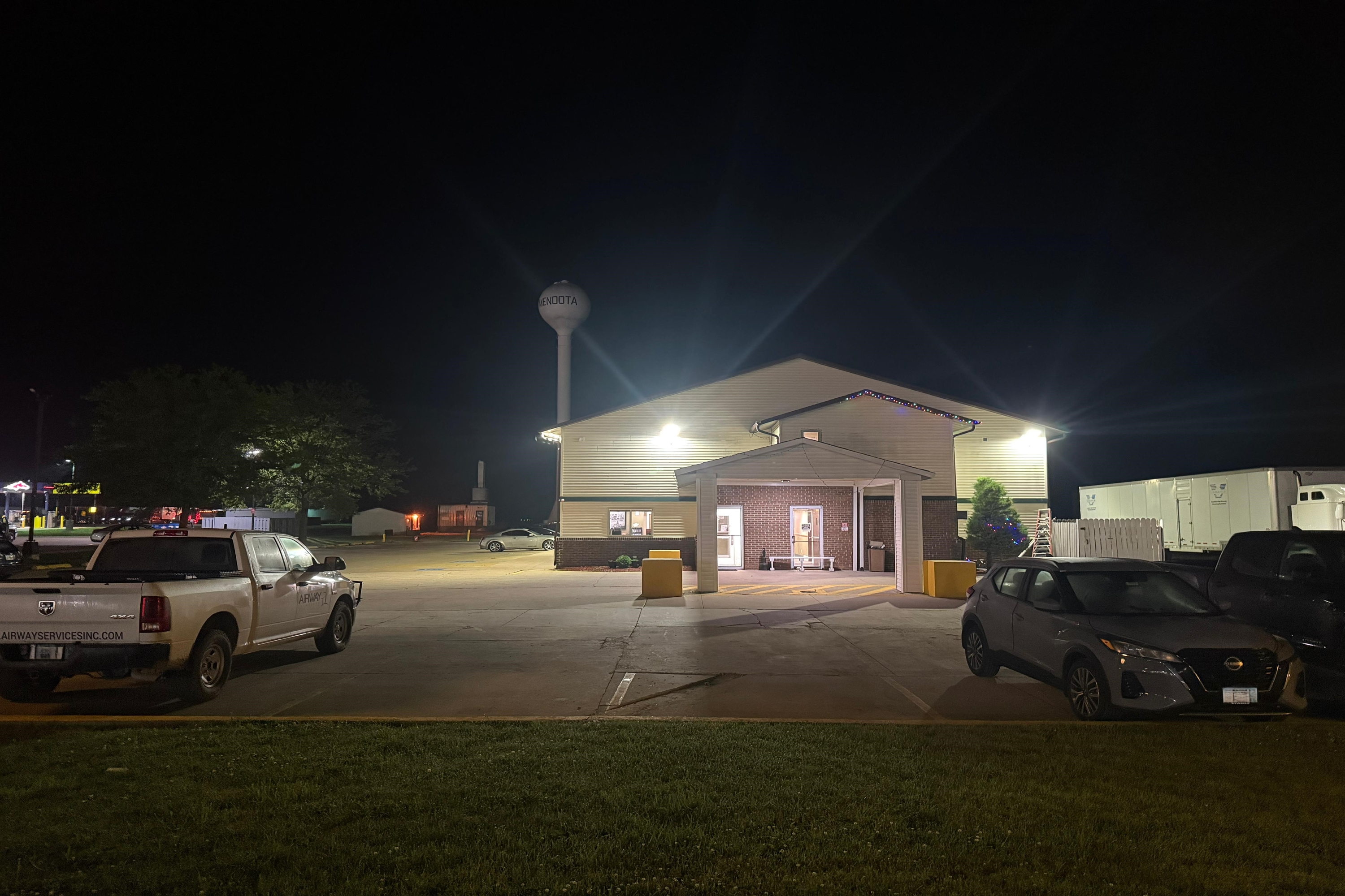 Exterior of Super 8 by Wyndham Mendota I-39 hotel in Mendota, Illinois