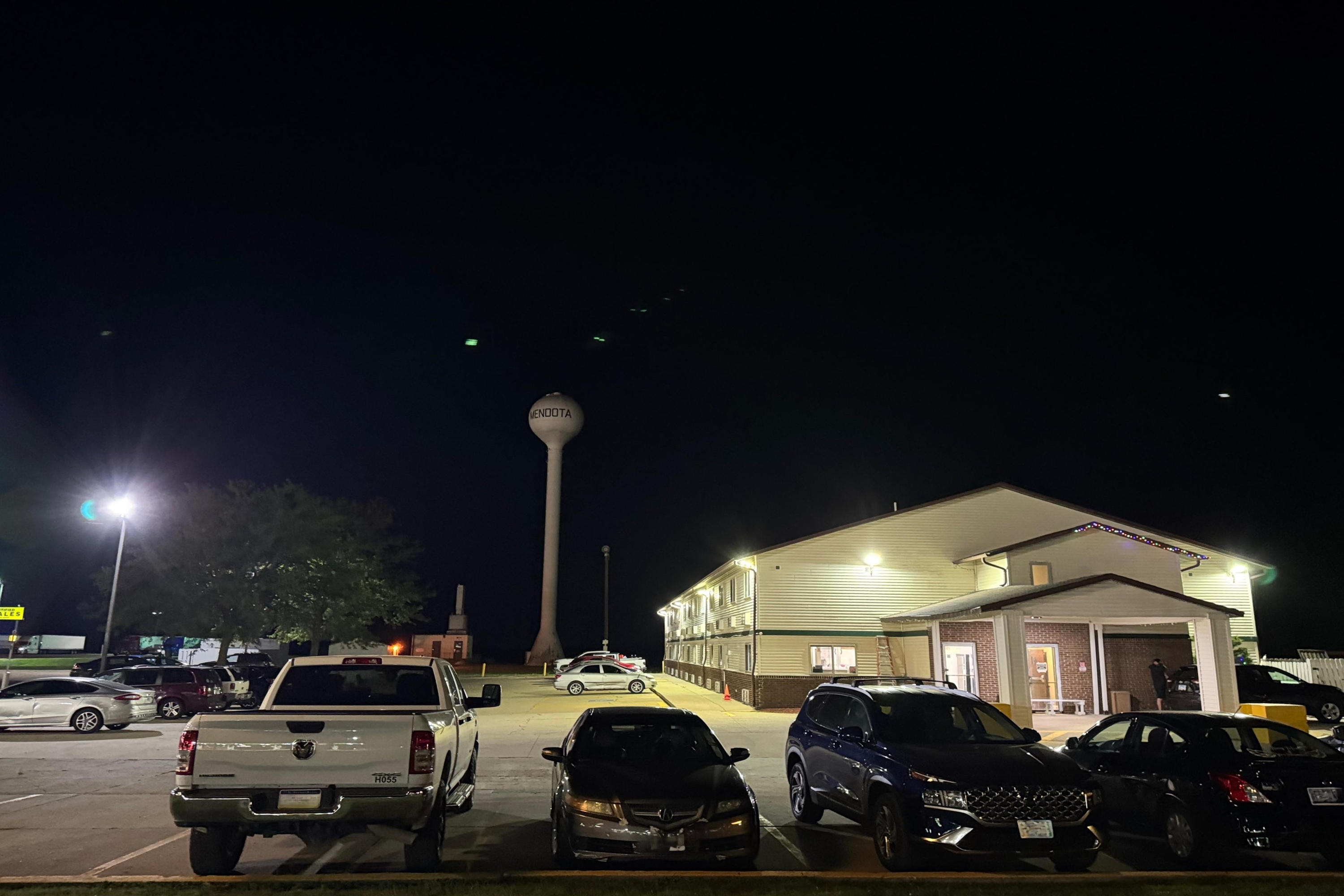 Exterior of Super 8 by Wyndham Mendota I-39 hotel in Mendota, Illinois