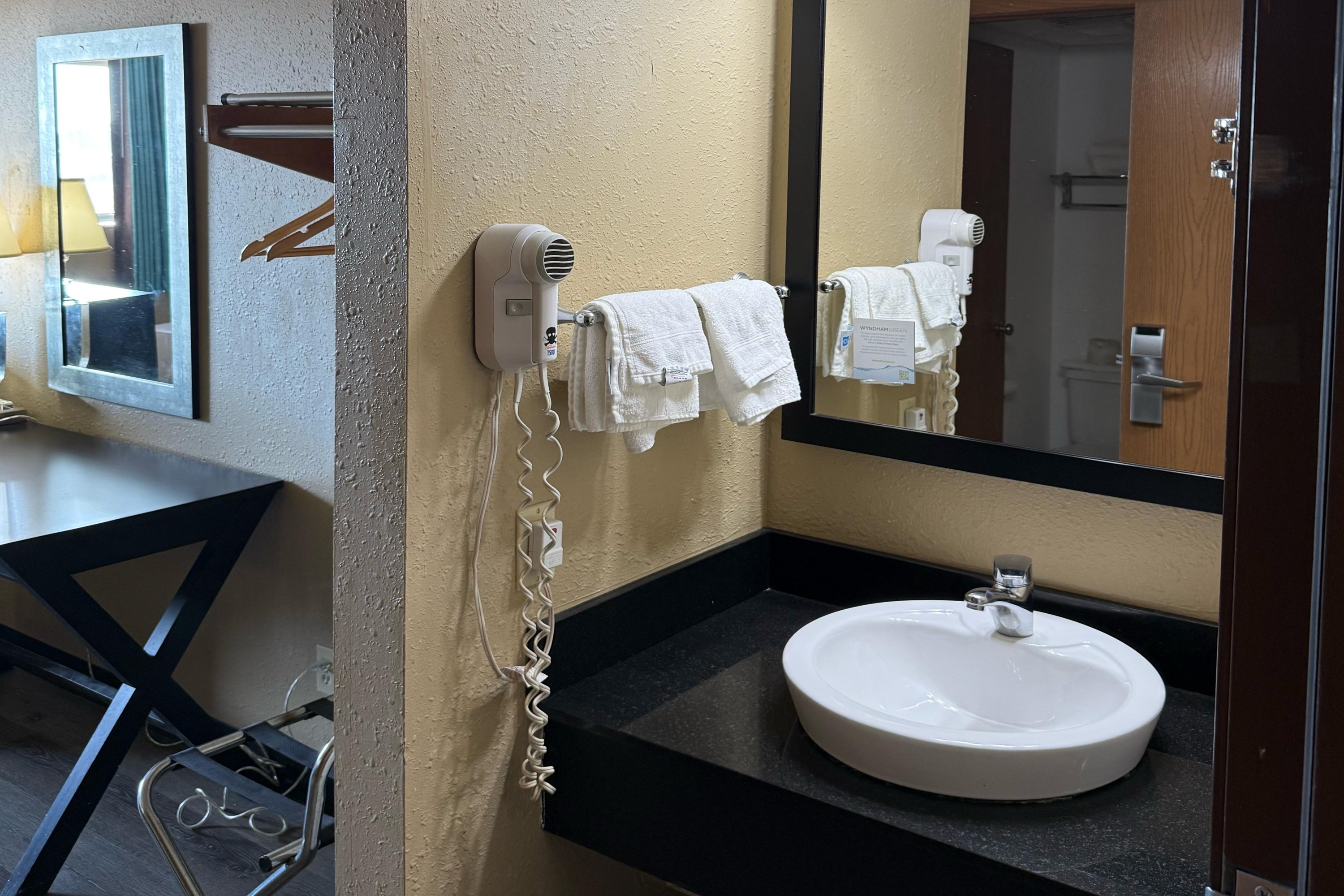 Guest room bath at the Super 8 by Wyndham Mendota I-39 in Mendota, Illinois