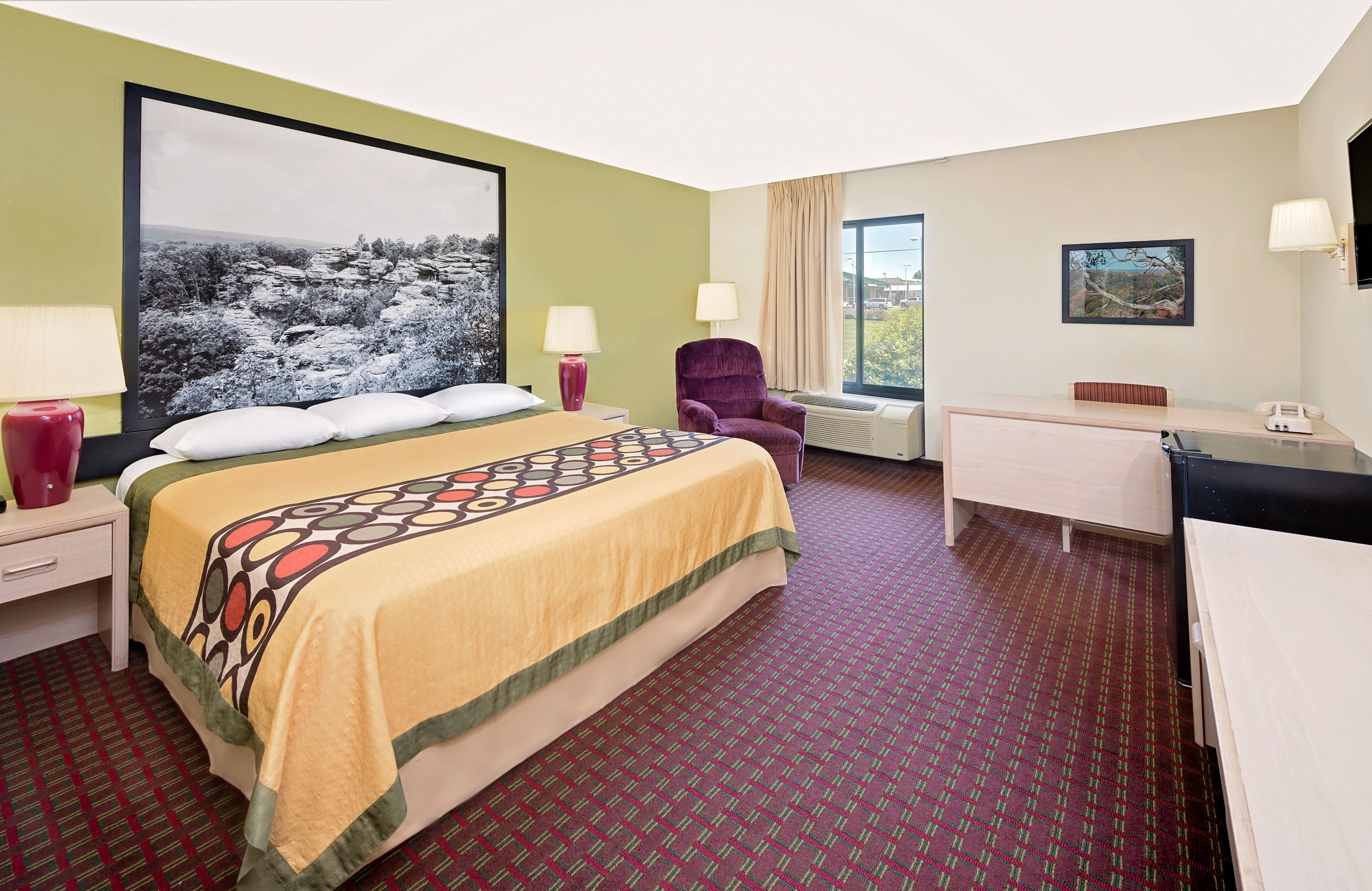 Guest room at the Super 8 by Wyndham Metropolis in Metropolis, Illinois
