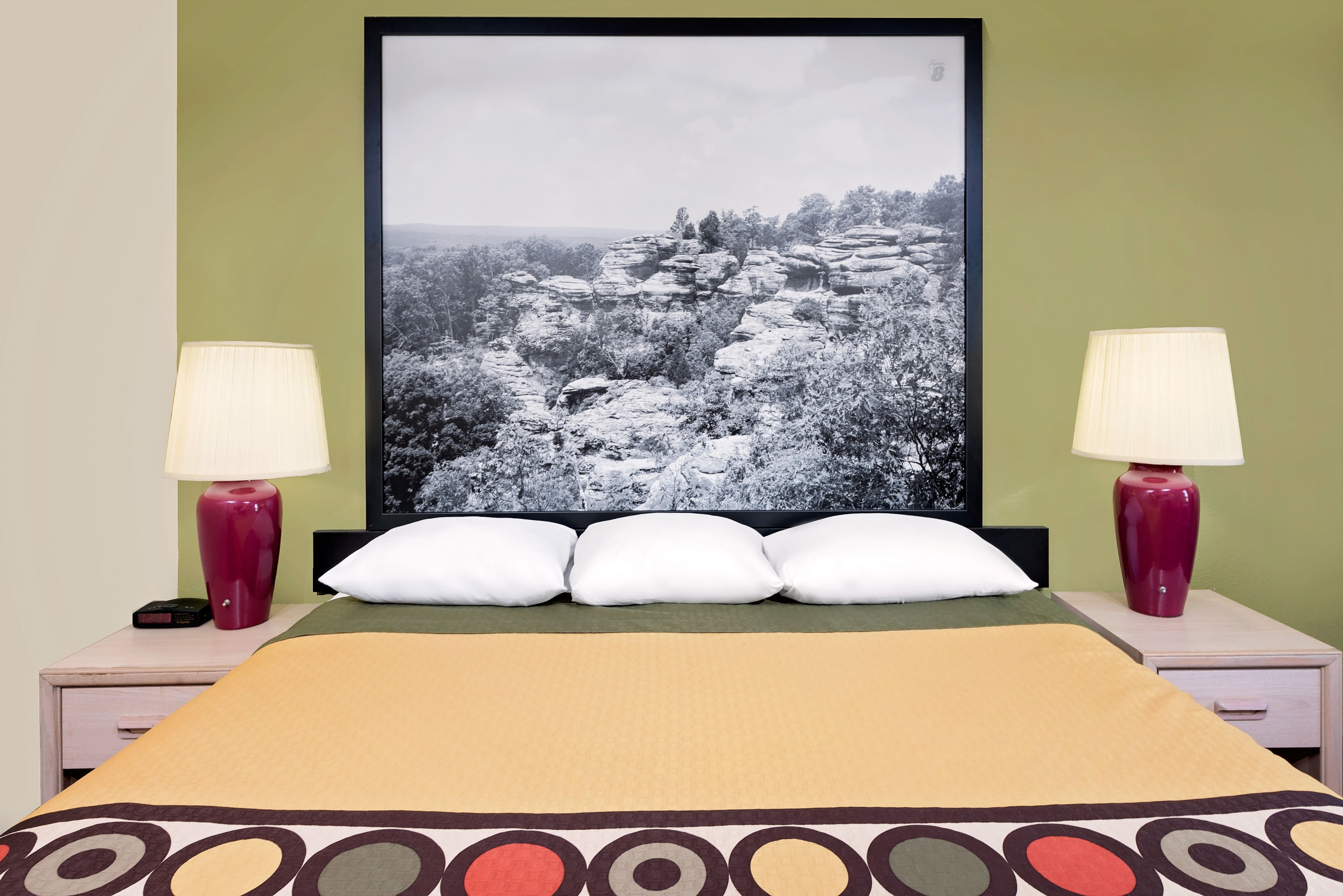 Guest room at the Super 8 by Wyndham Metropolis in Metropolis, Illinois