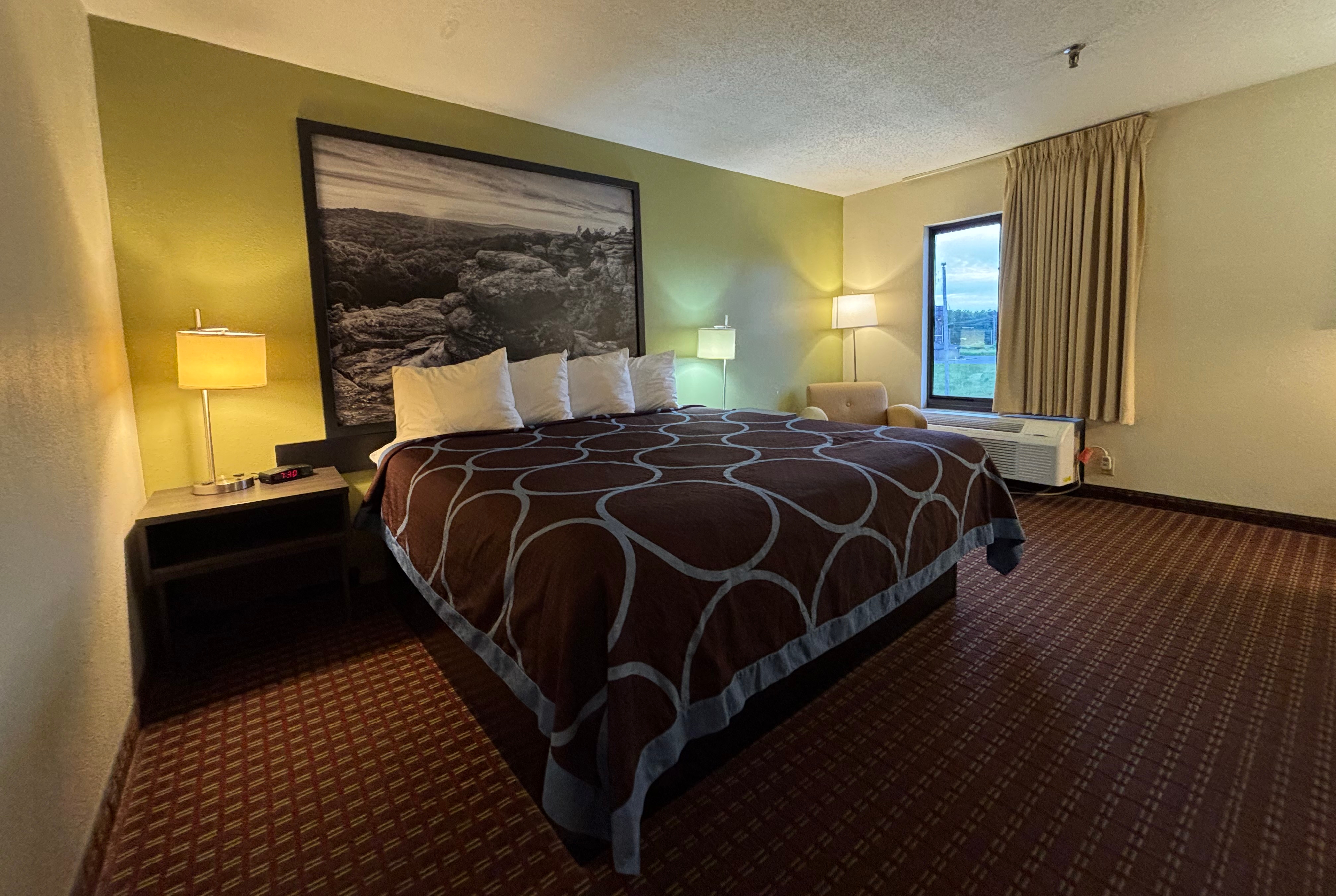 Guest room at the Super 8 by Wyndham Metropolis in Metropolis, Illinois