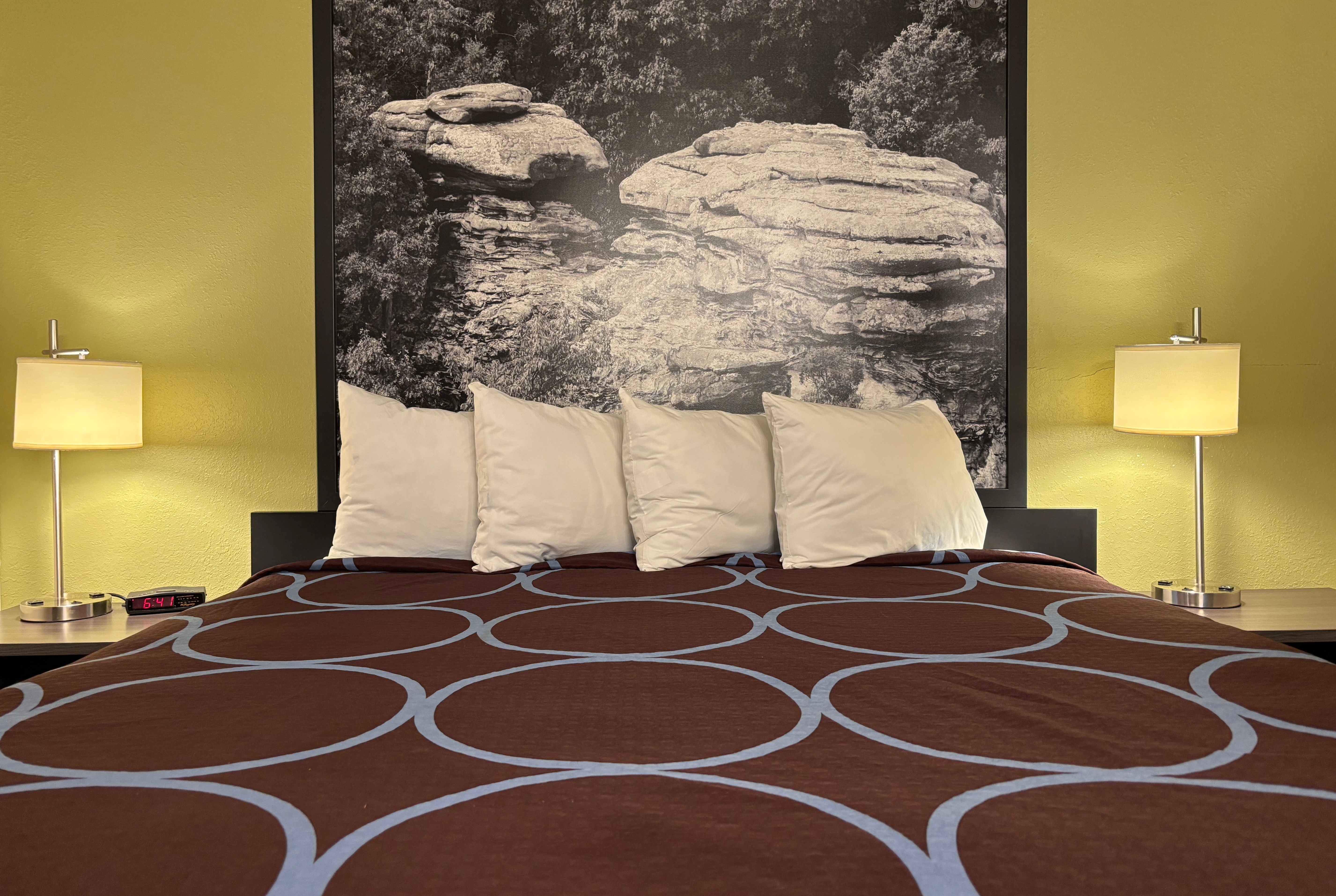 Guest room at the Super 8 by Wyndham Metropolis in Metropolis, Illinois