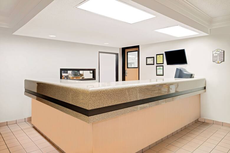 Super 8 Metropolis hotel lobby in Metropolis, Illinois