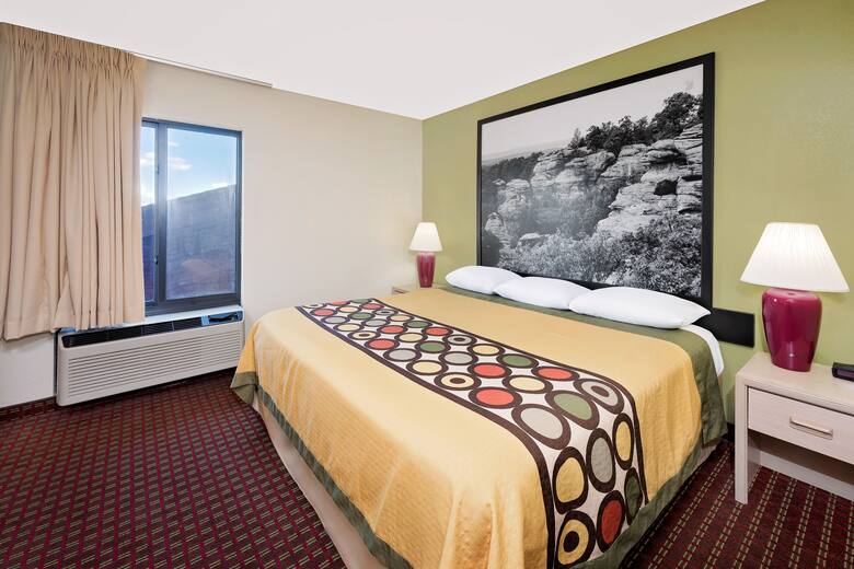 Super 8 Metropolis suite in Metropolis, Illinois