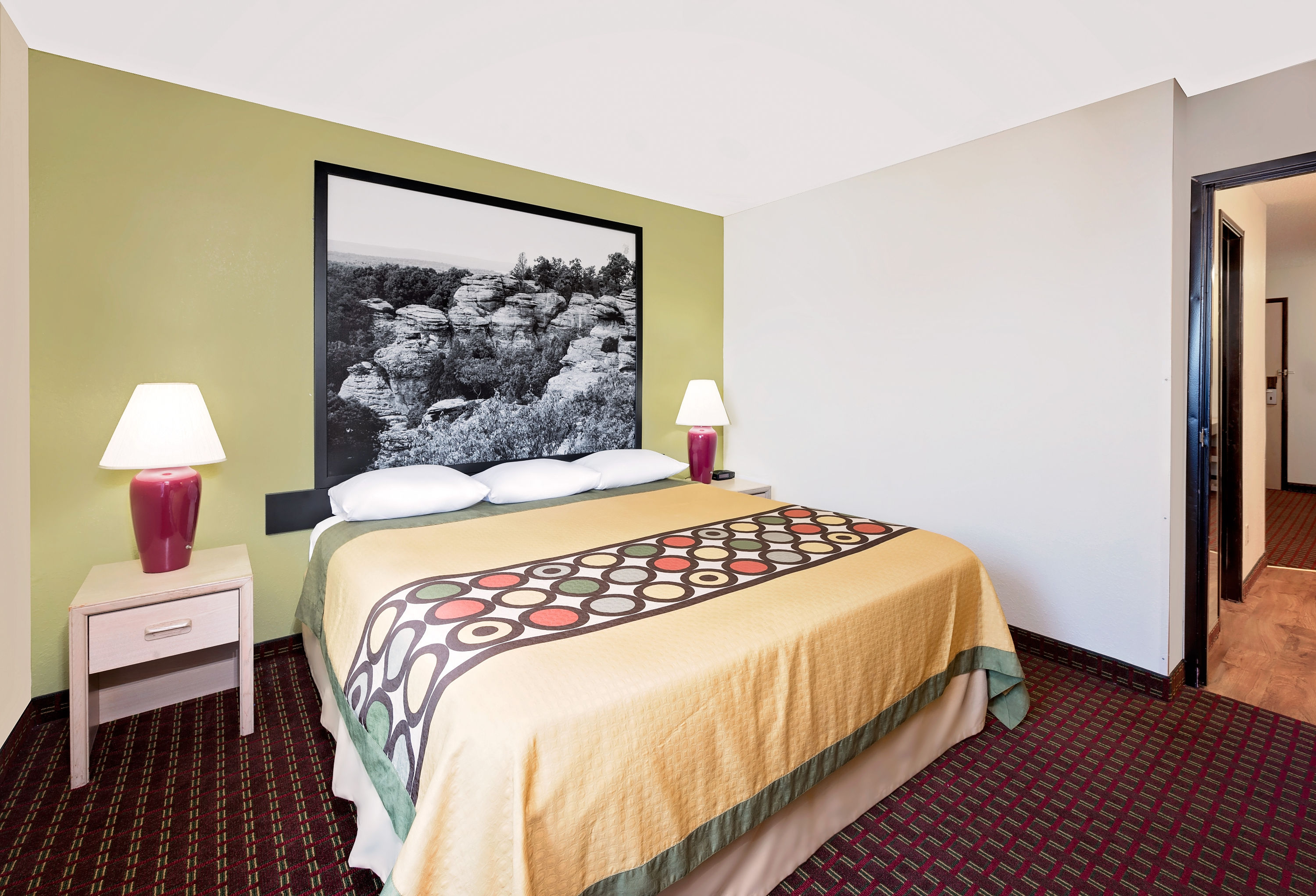 Super 8 by Wyndham Metropolis suite in Metropolis, Illinois