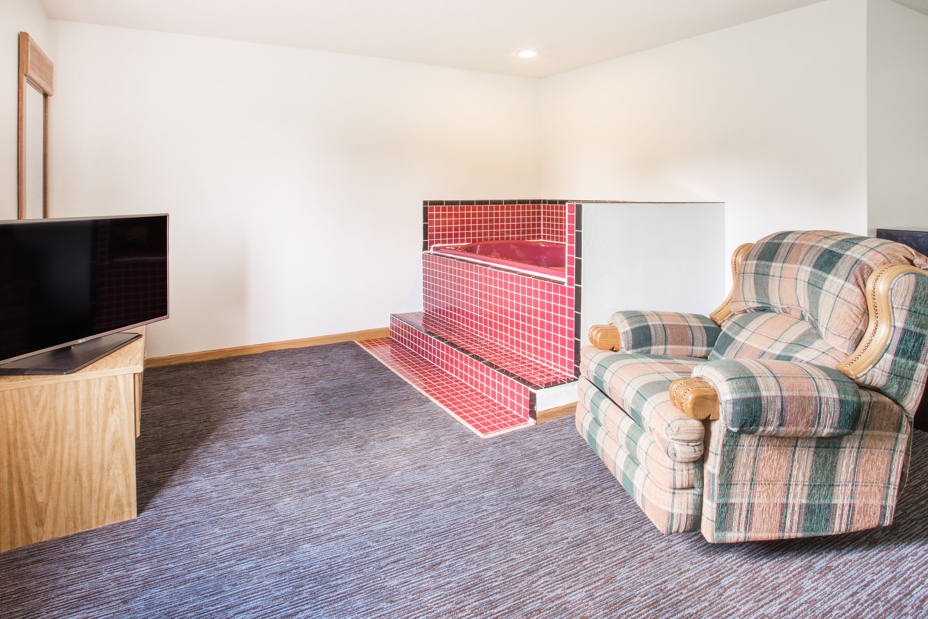 Super 8 by Wyndham Monmouth IL suite in Monmouth, Illinois