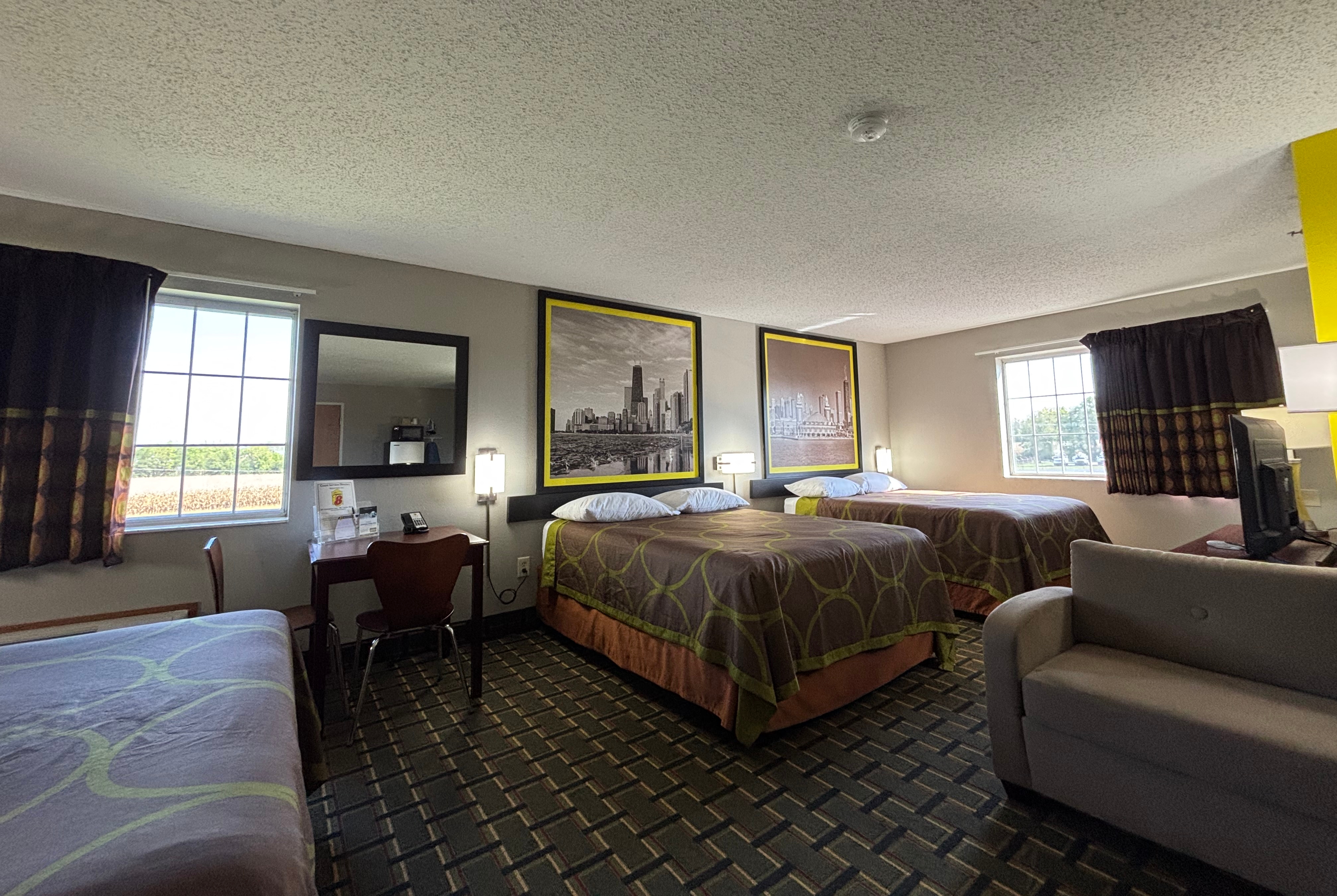 Super 8 by Wyndham Mt. Carmel IL suite in Mount Carmel, Illinois