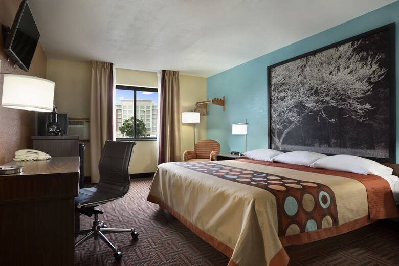 Guest room at the Super 8 Mt. Vernon in Mount Vernon, Illinois