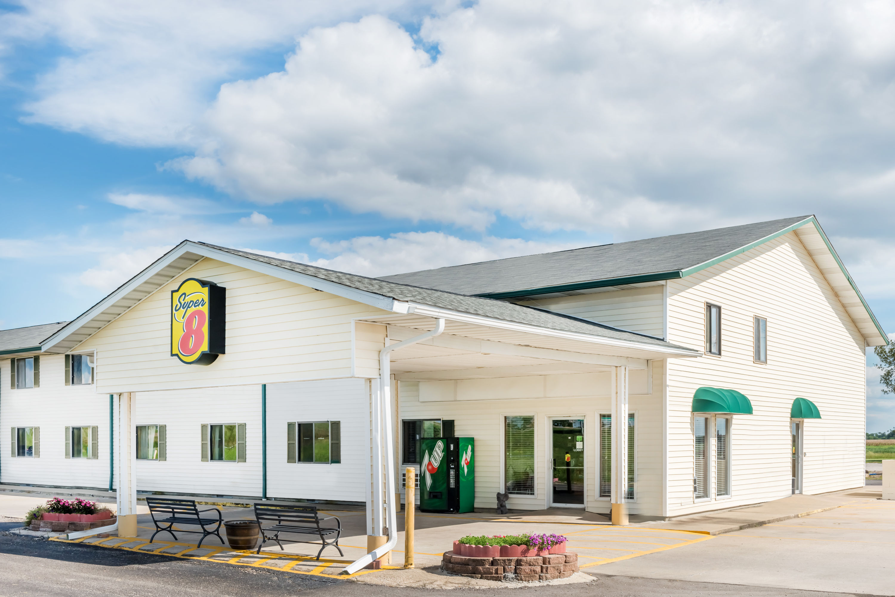 Super 8 By Wyndham Okawville Okawville Il Hotels