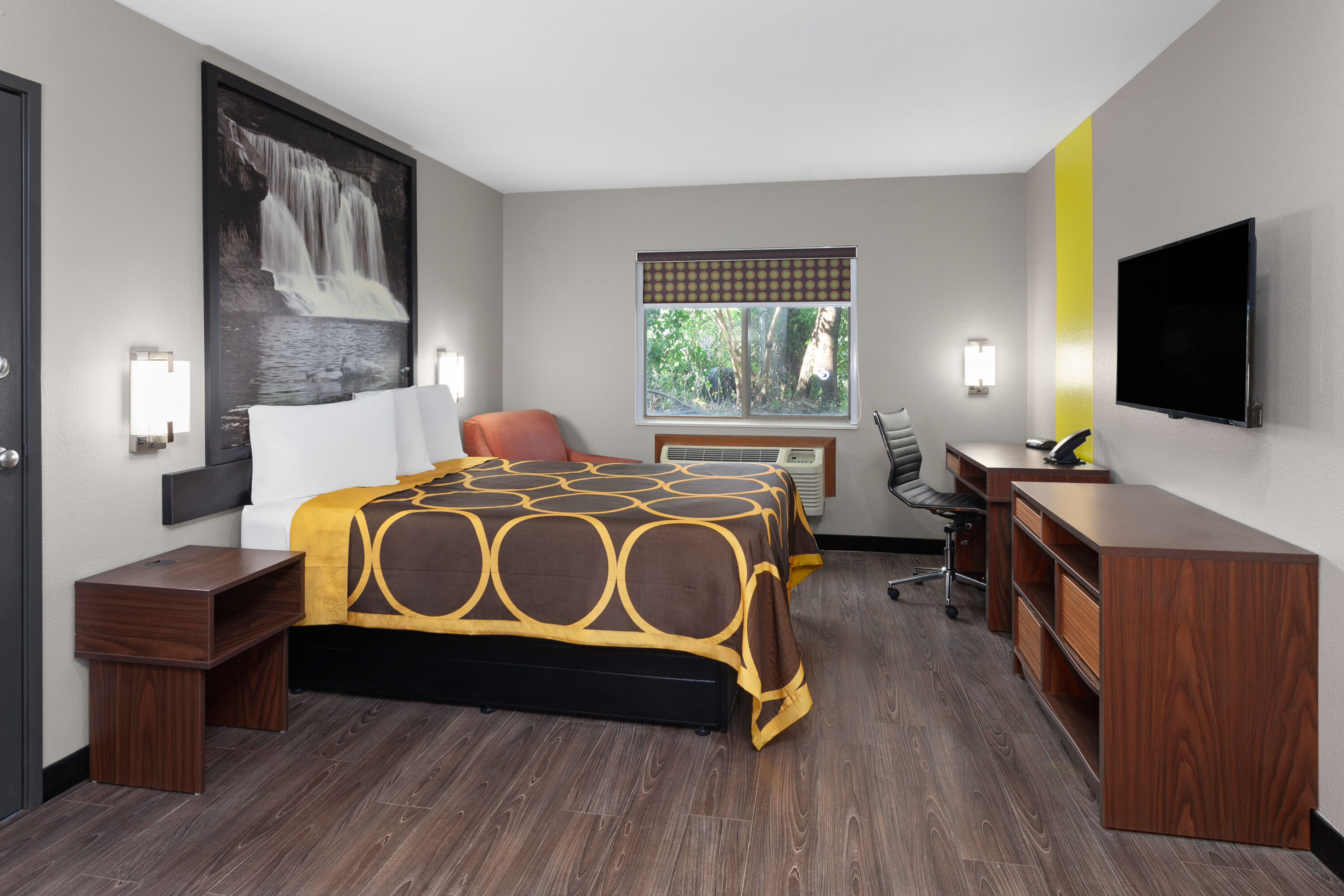 Guest room at the Super 8 by Wyndham Olney in Olney, Illinois