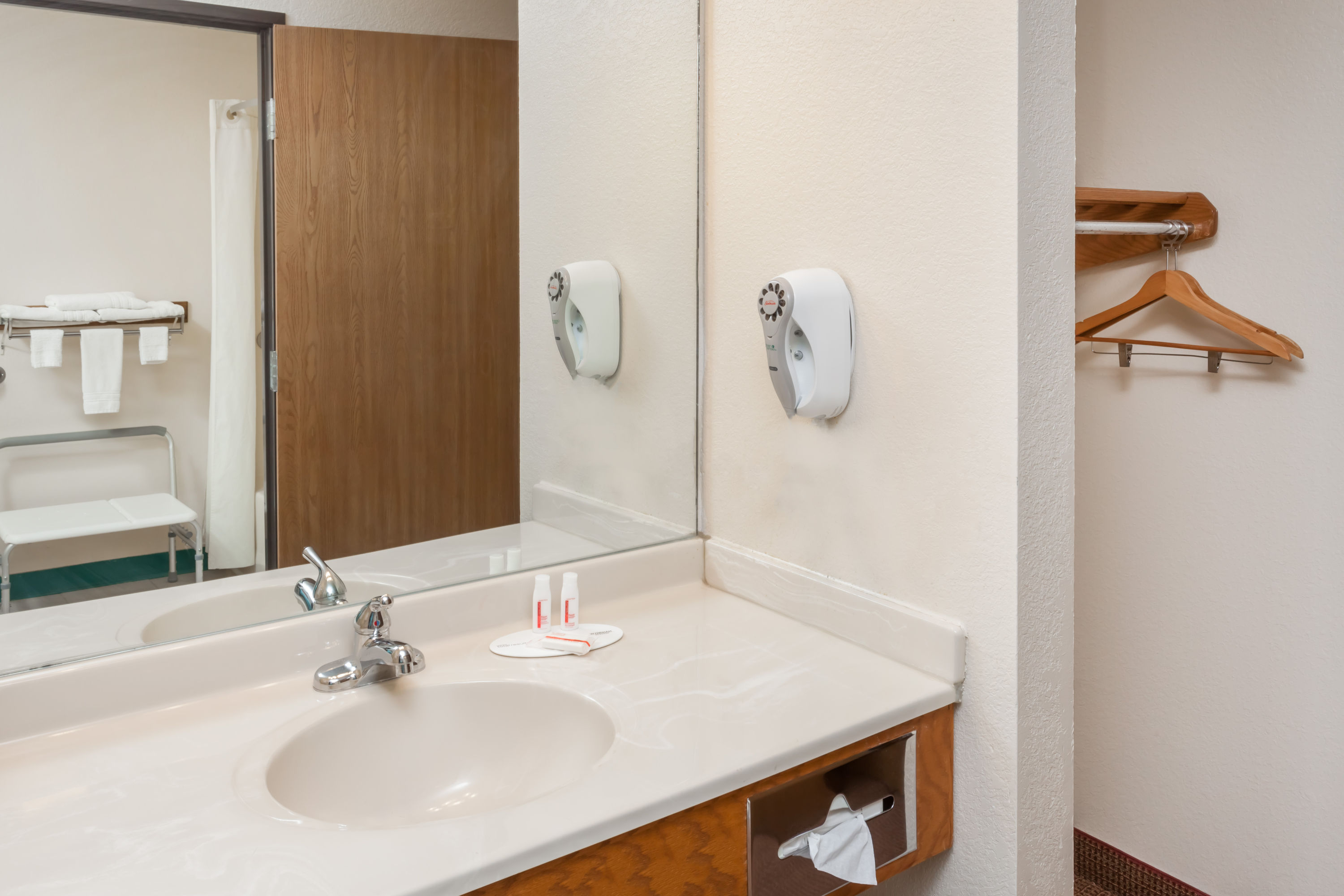Guest room bath at the Super 8 by Wyndham Pekin/Peoria Area in Pekin, Illinois
