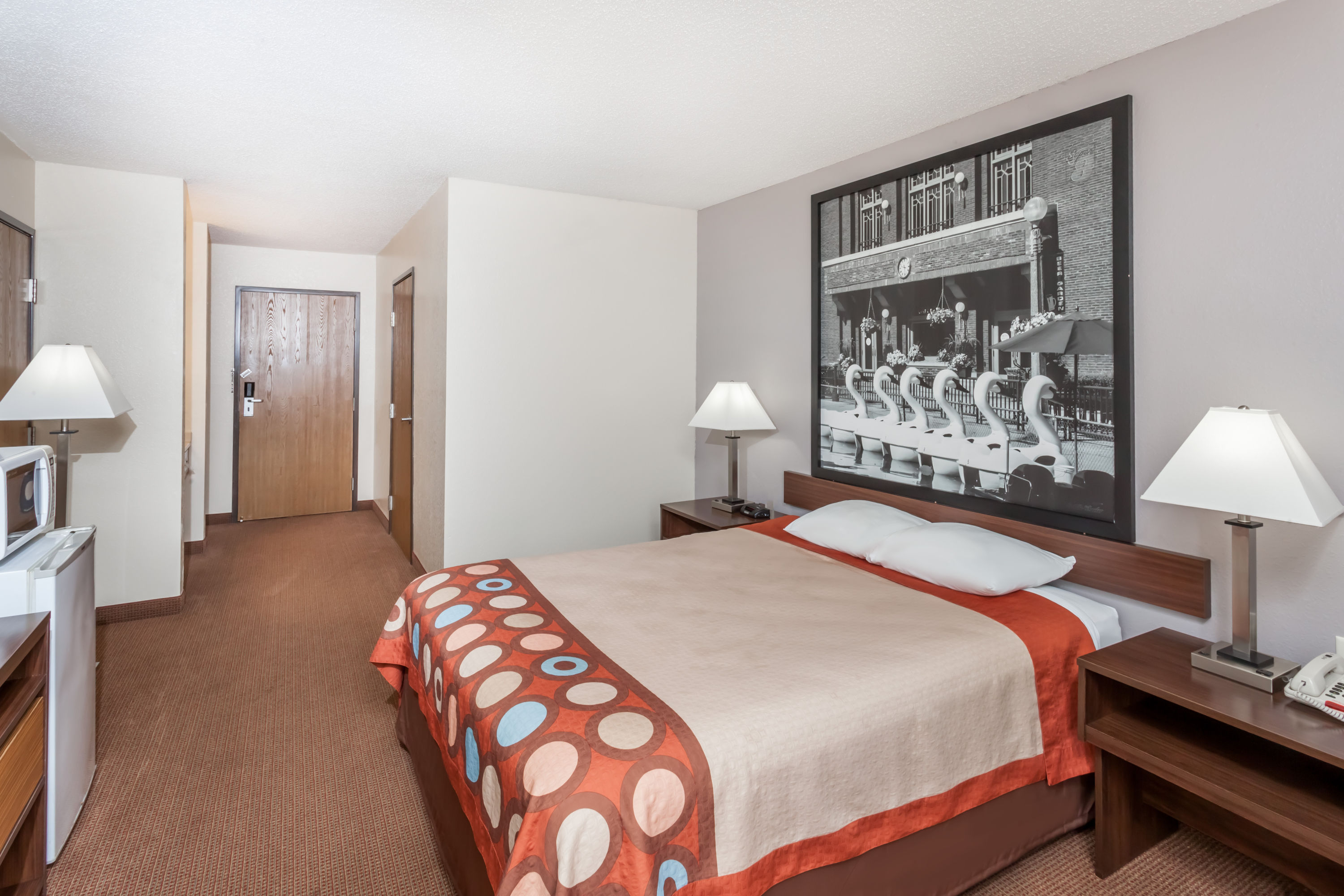 Guest room at the Super 8 by Wyndham Pekin/Peoria Area in Pekin, Illinois