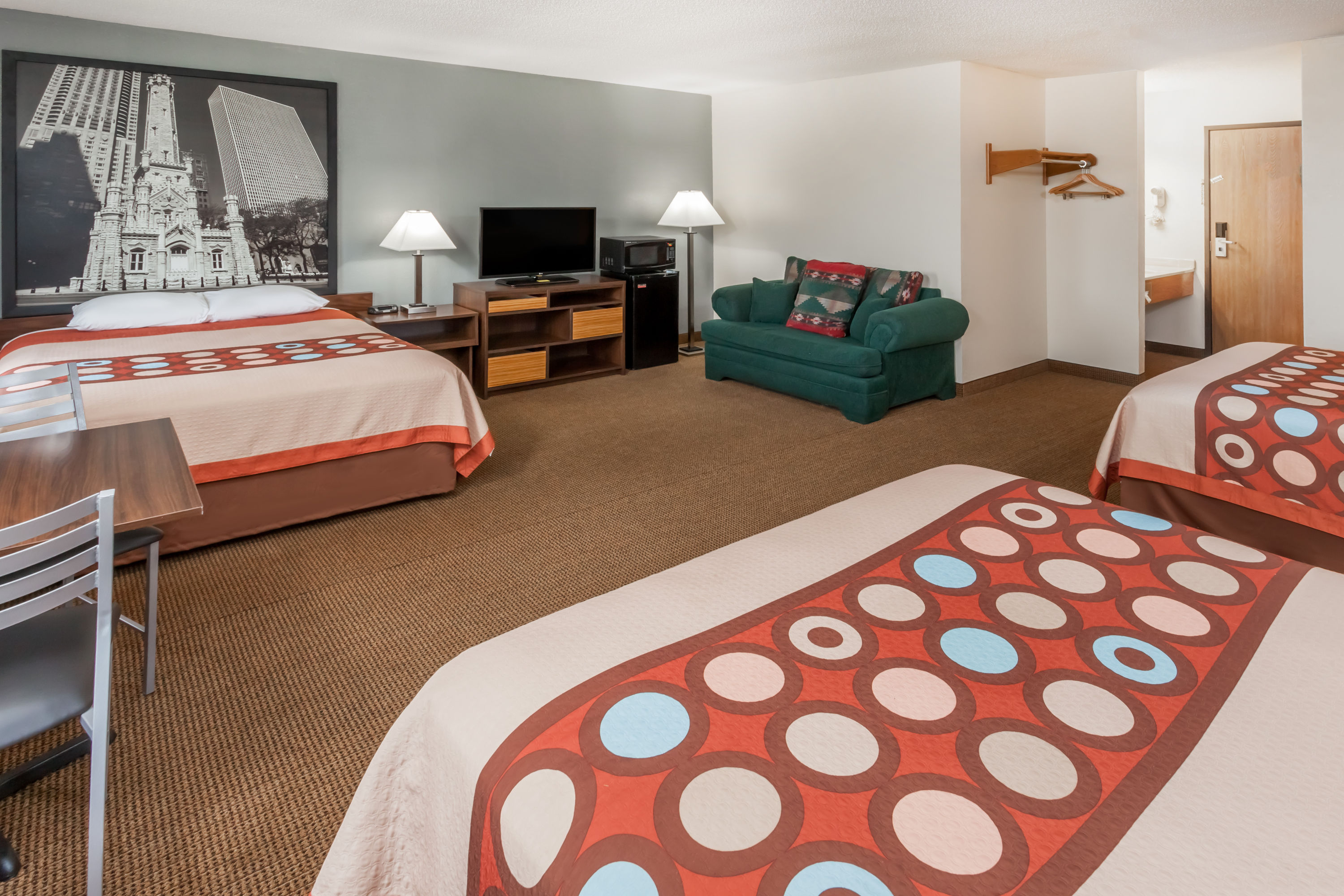 Super 8 by Wyndham Pekin/Peoria Area suite in Pekin, Illinois