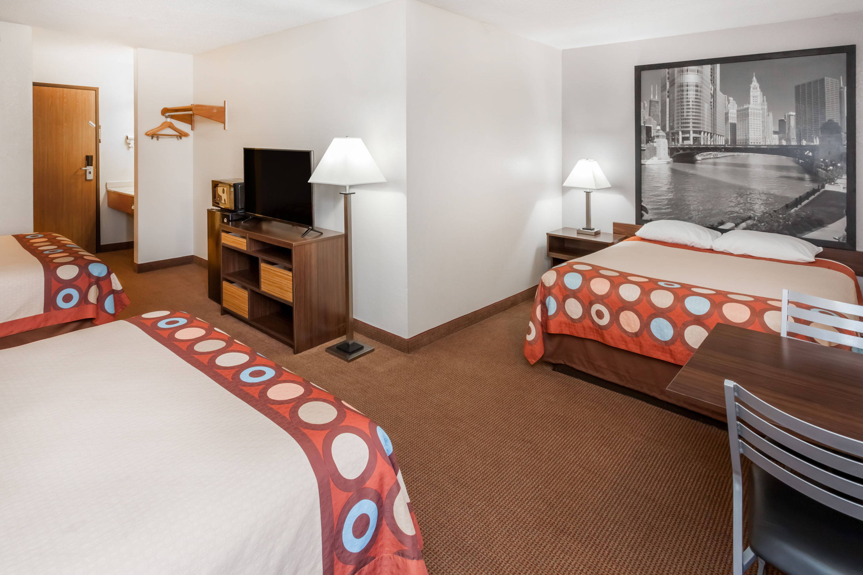 Super 8 by Wyndham Pekin/Peoria Area suite in Pekin, Illinois
