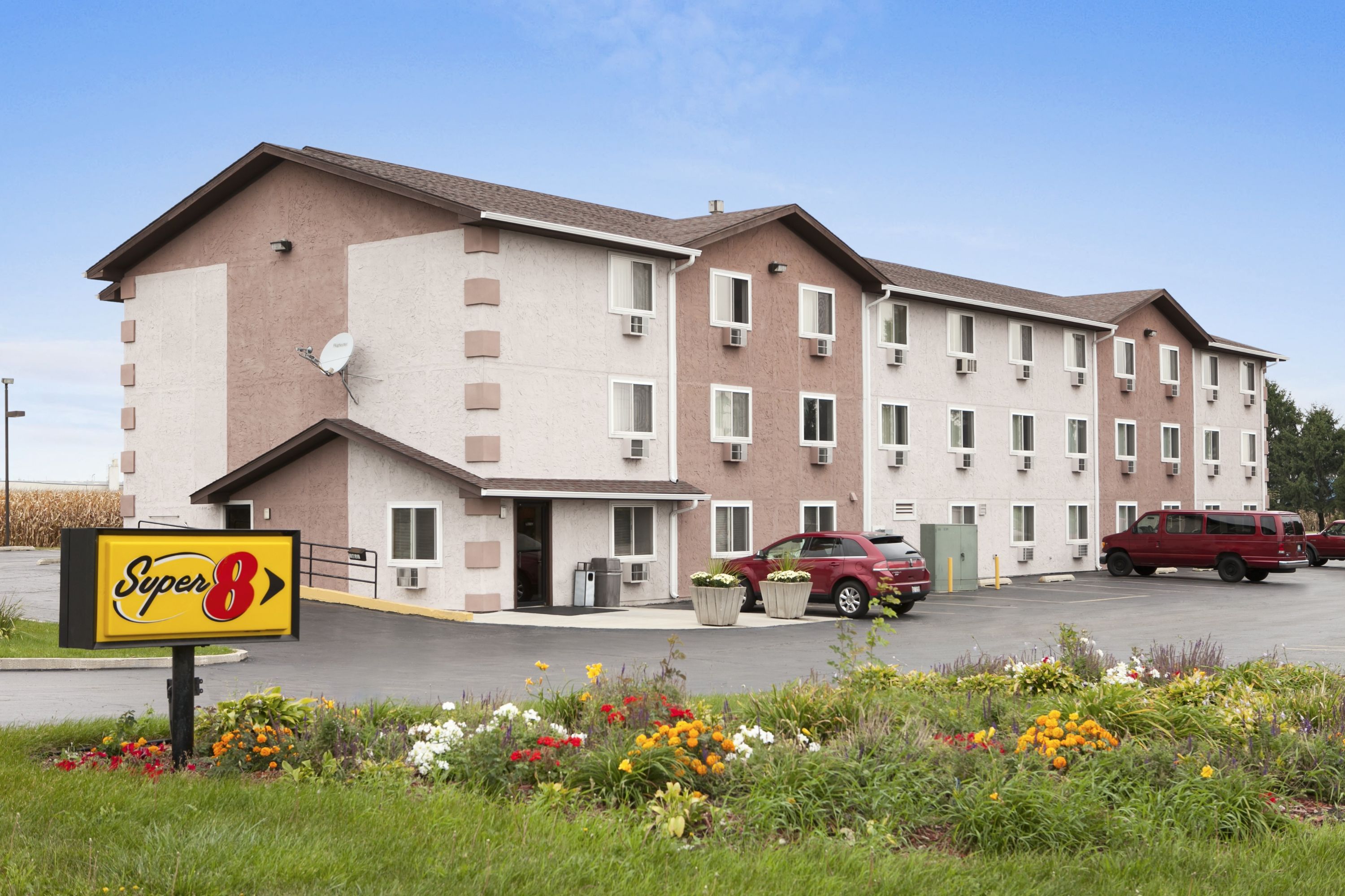 Super 8 By Wyndham Peru Starved Rock State Park Peru Il Hotels