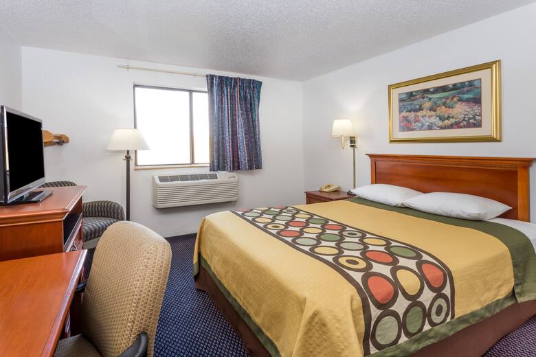 Guest room at the Super 8 Pontiac in Pontiac, Illinois