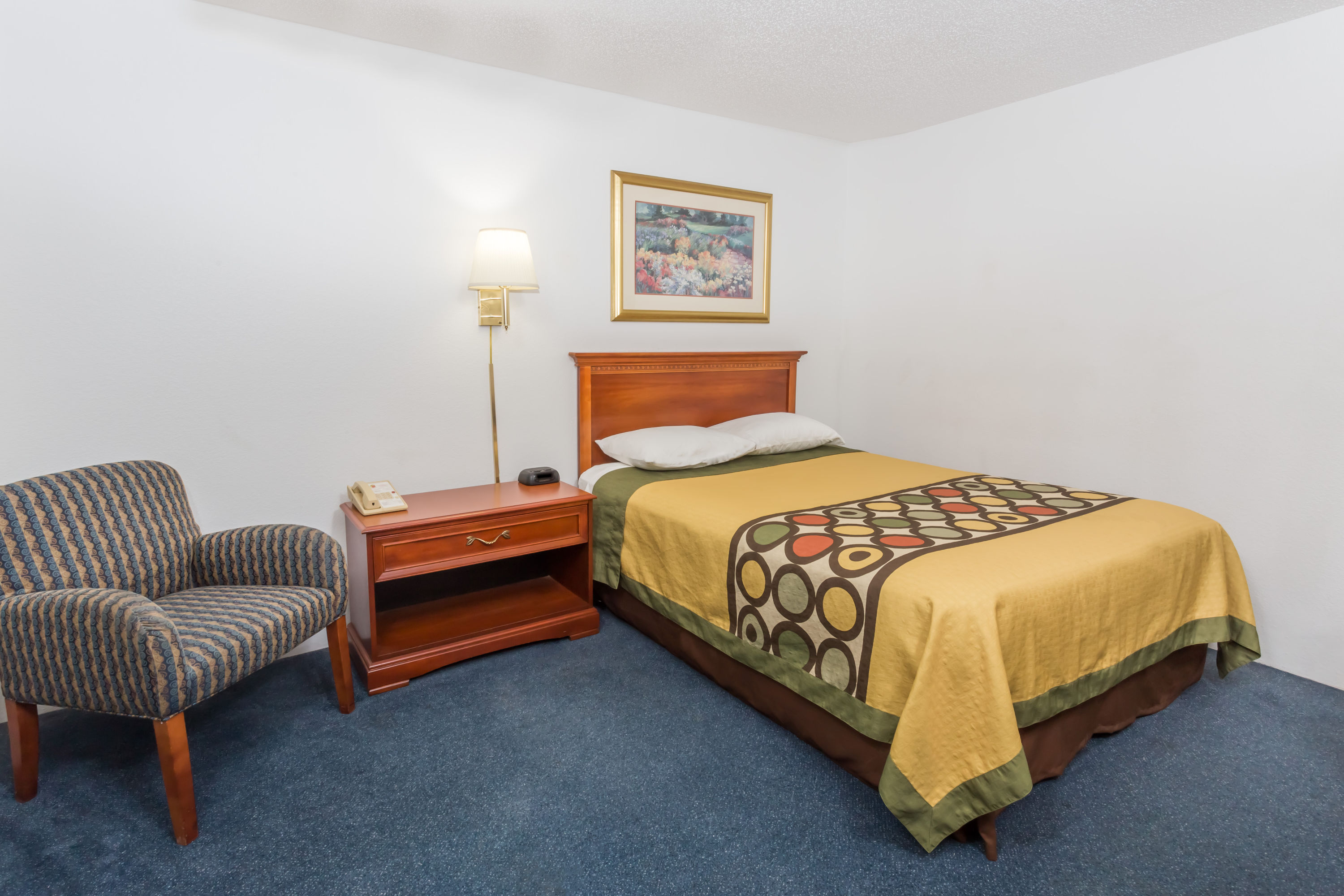 Guest room at the Super 8 by Wyndham Pontiac in Pontiac, Illinois