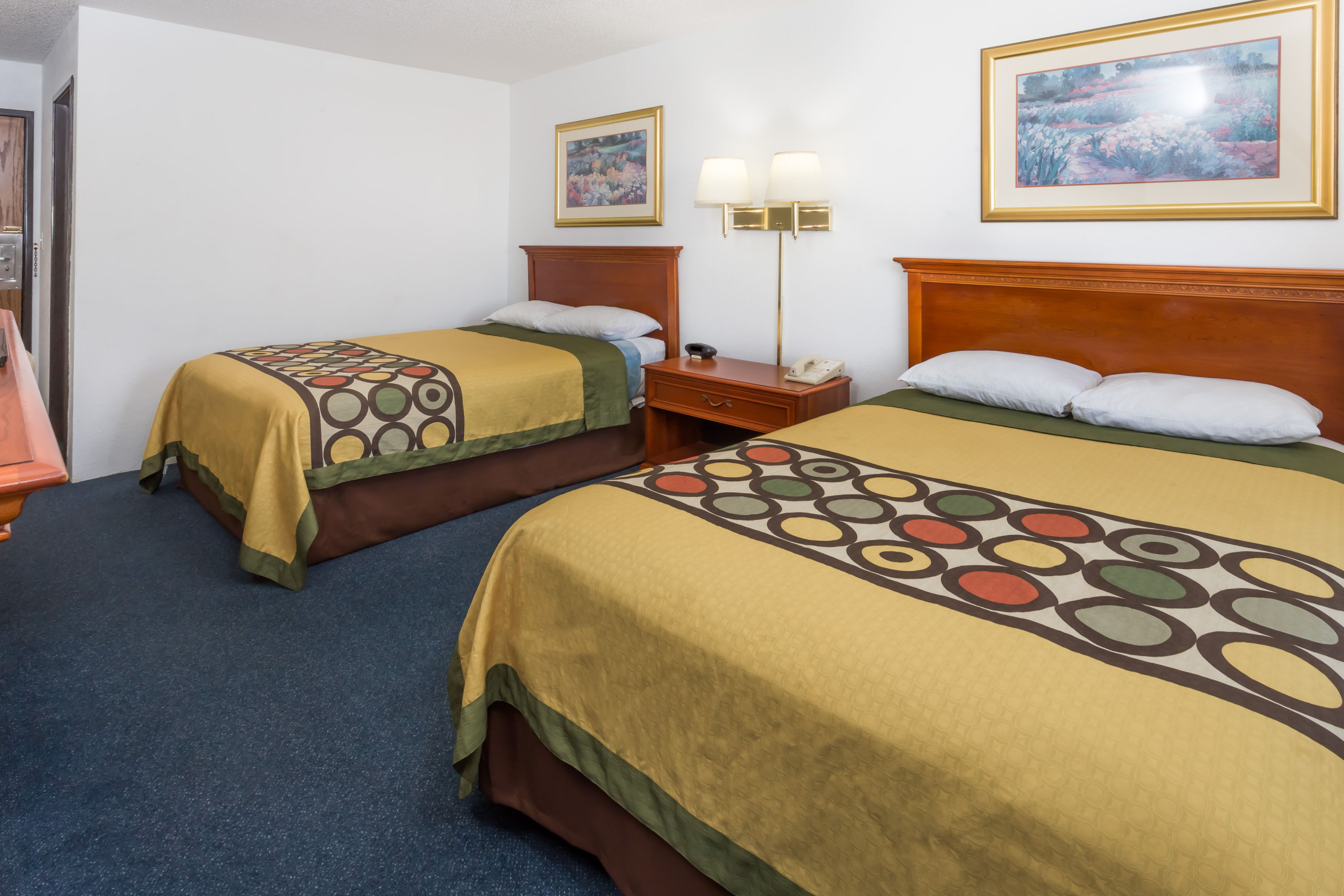 Guest room at the Super 8 by Wyndham Pontiac in Pontiac, Illinois