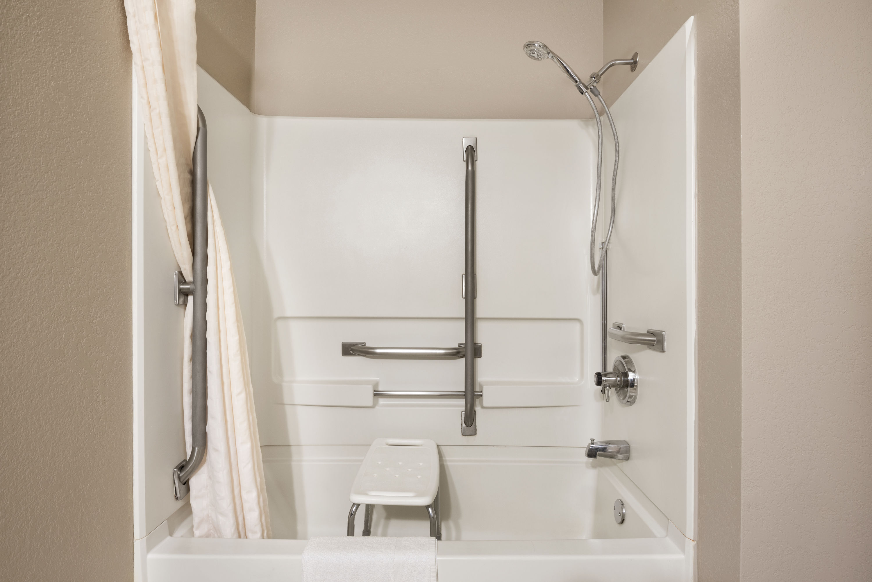 Guest room bath at the Super 8 by Wyndham Rantoul in Rantoul, Illinois