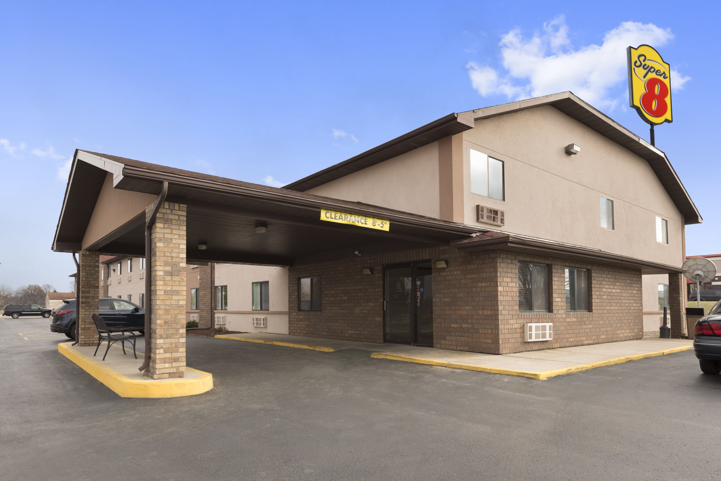 Exterior of Super 8 by Wyndham Rantoul hotel in Rantoul, Illinois