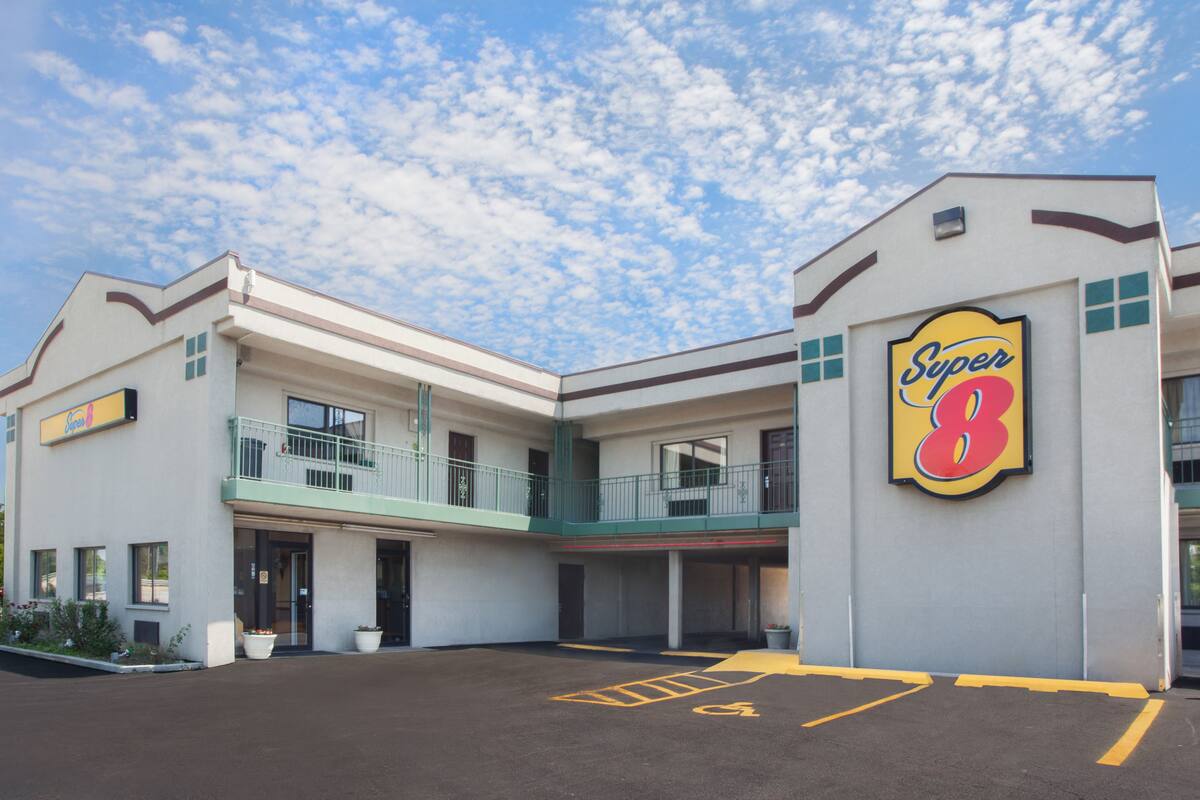 Super 8 Chicago Rosemont O Hare Se River Grove Hotels Il 60171 Exterior Of Super 8 Chicago Rosemont O Hare Se Hotel In River