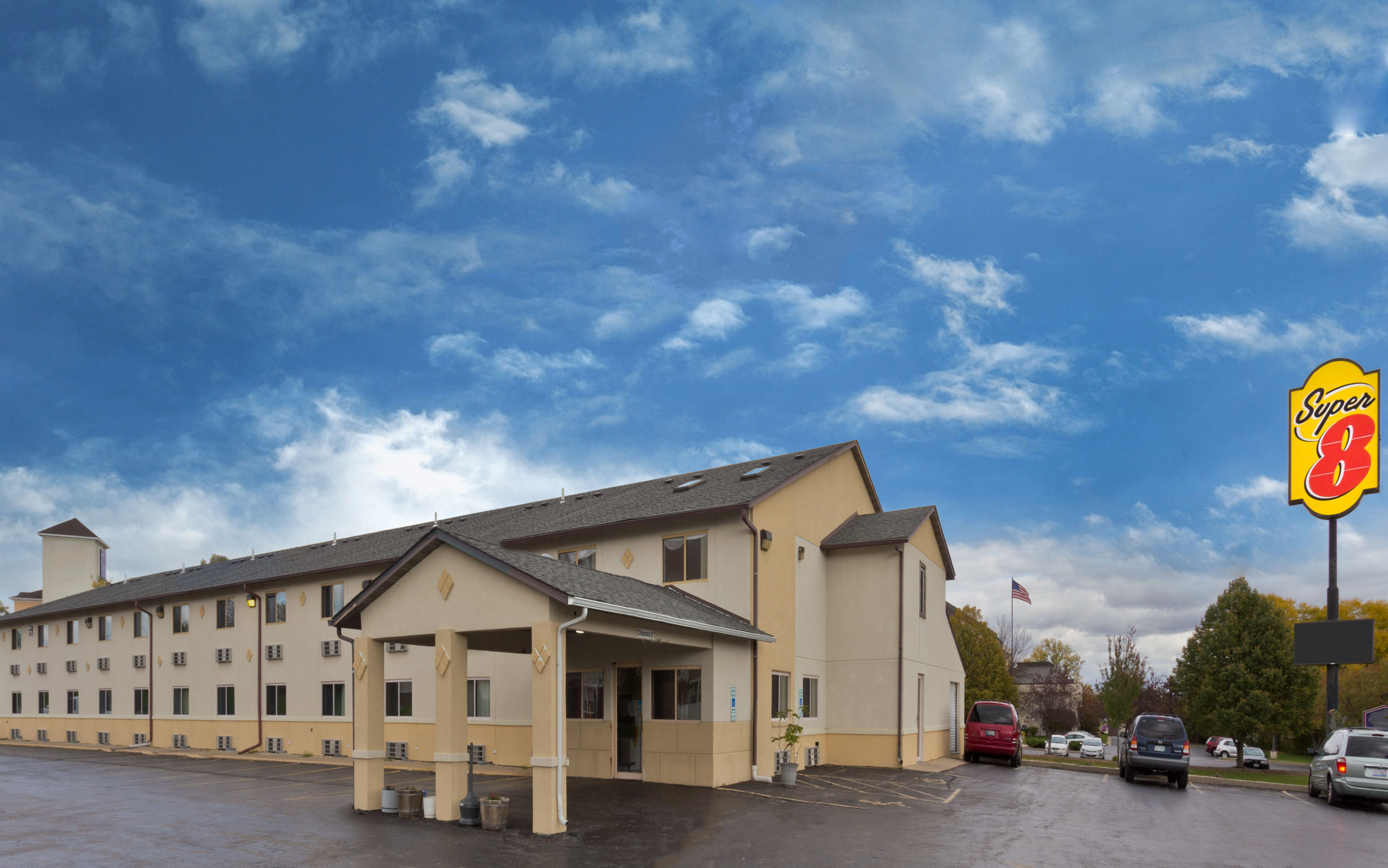 Exterior of Super 8 by Wyndham Rockford I-90/Casino District hotel in Rockford, Illinois