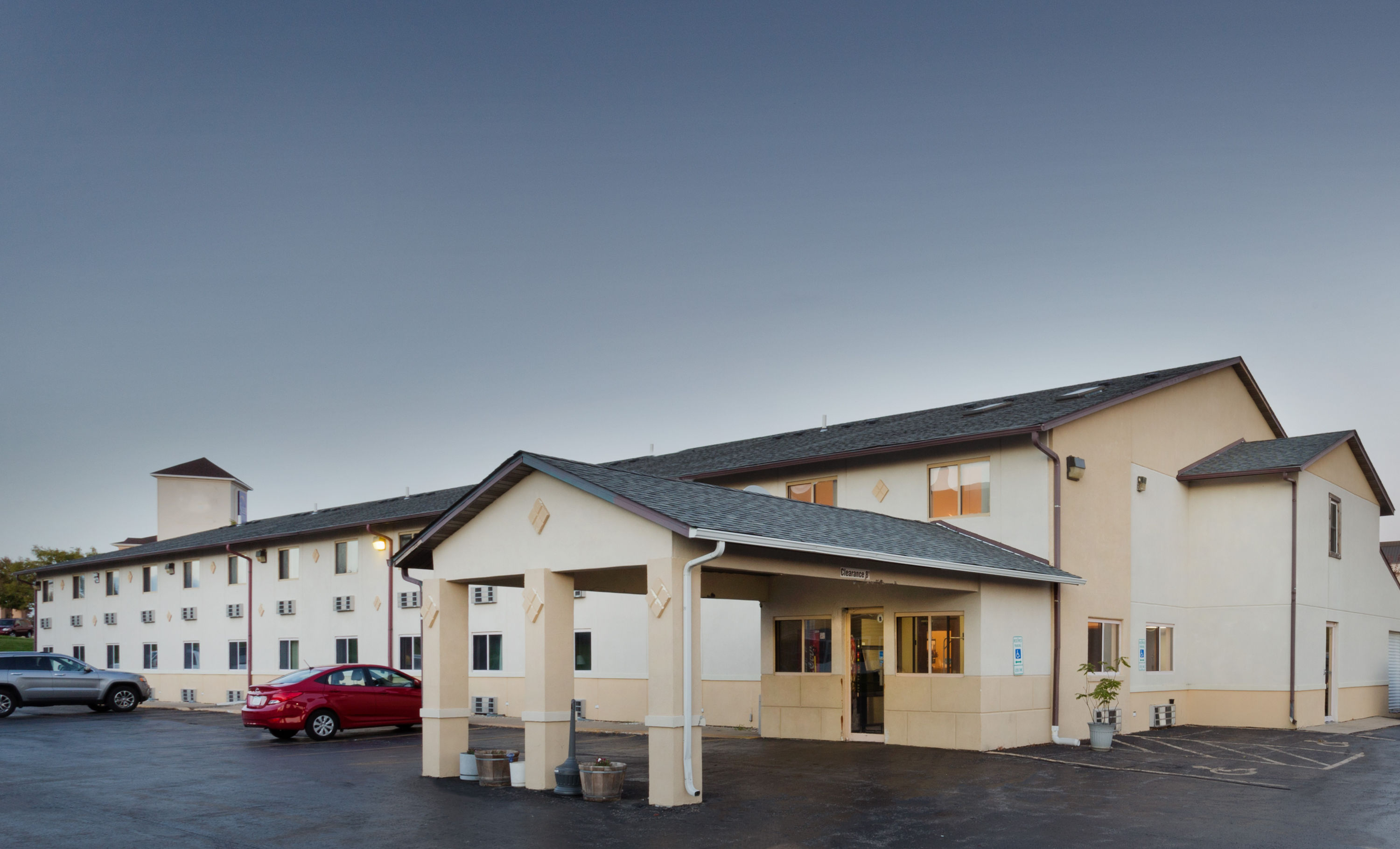 Exterior of Super 8 by Wyndham Rockford I-90/Casino District hotel in Rockford, Illinois