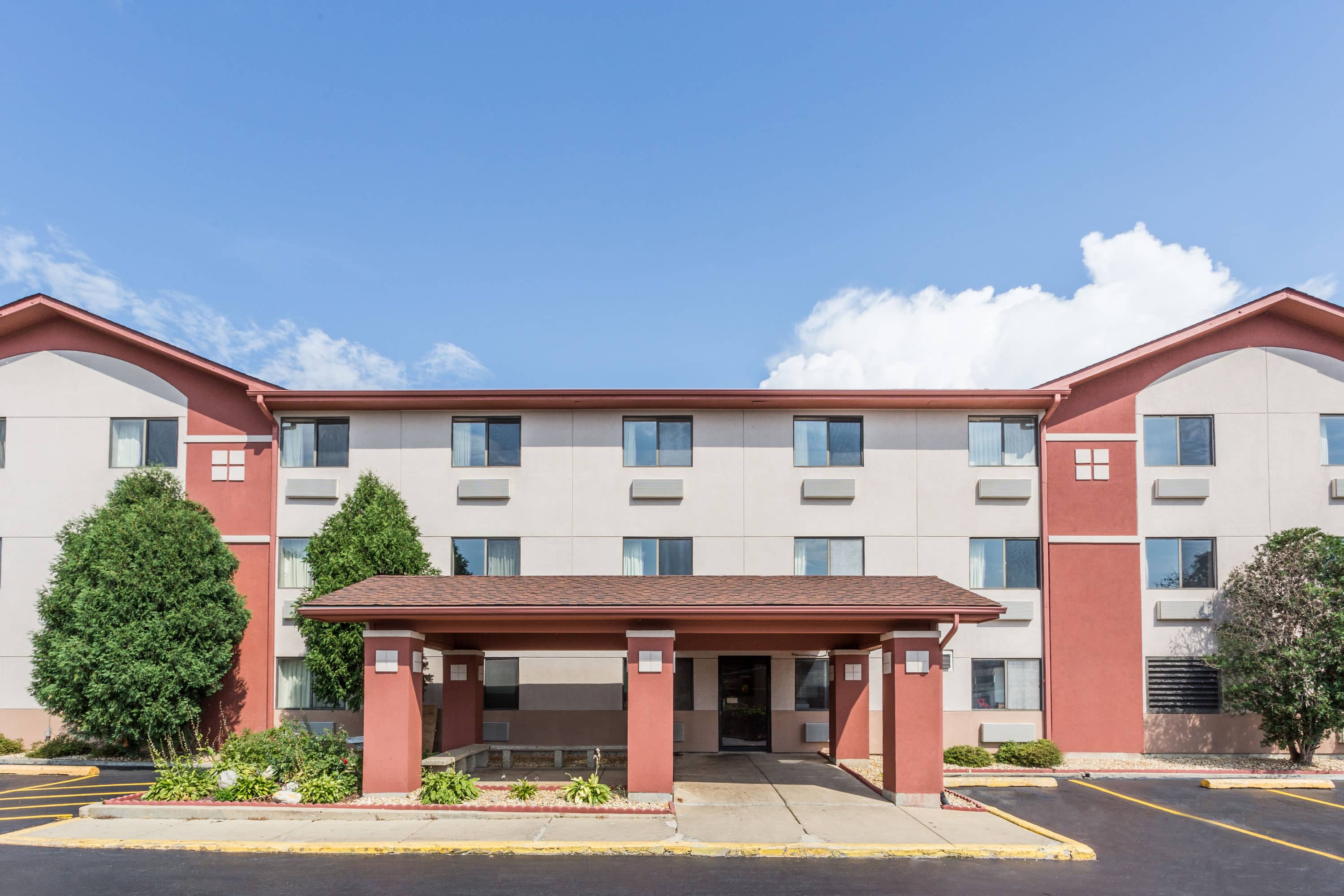 St Charles Illinois Hotels; Super 8 by Wyndham St. Charles | Saint Charles, IL Hotels