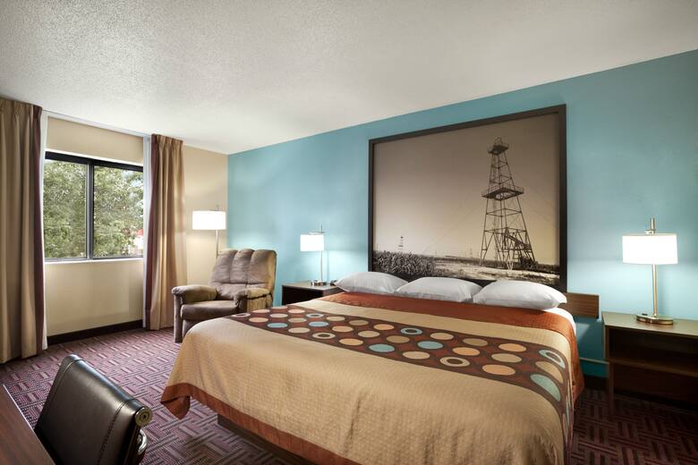 Guest room at the Super 8 Salem in Salem, Illinois