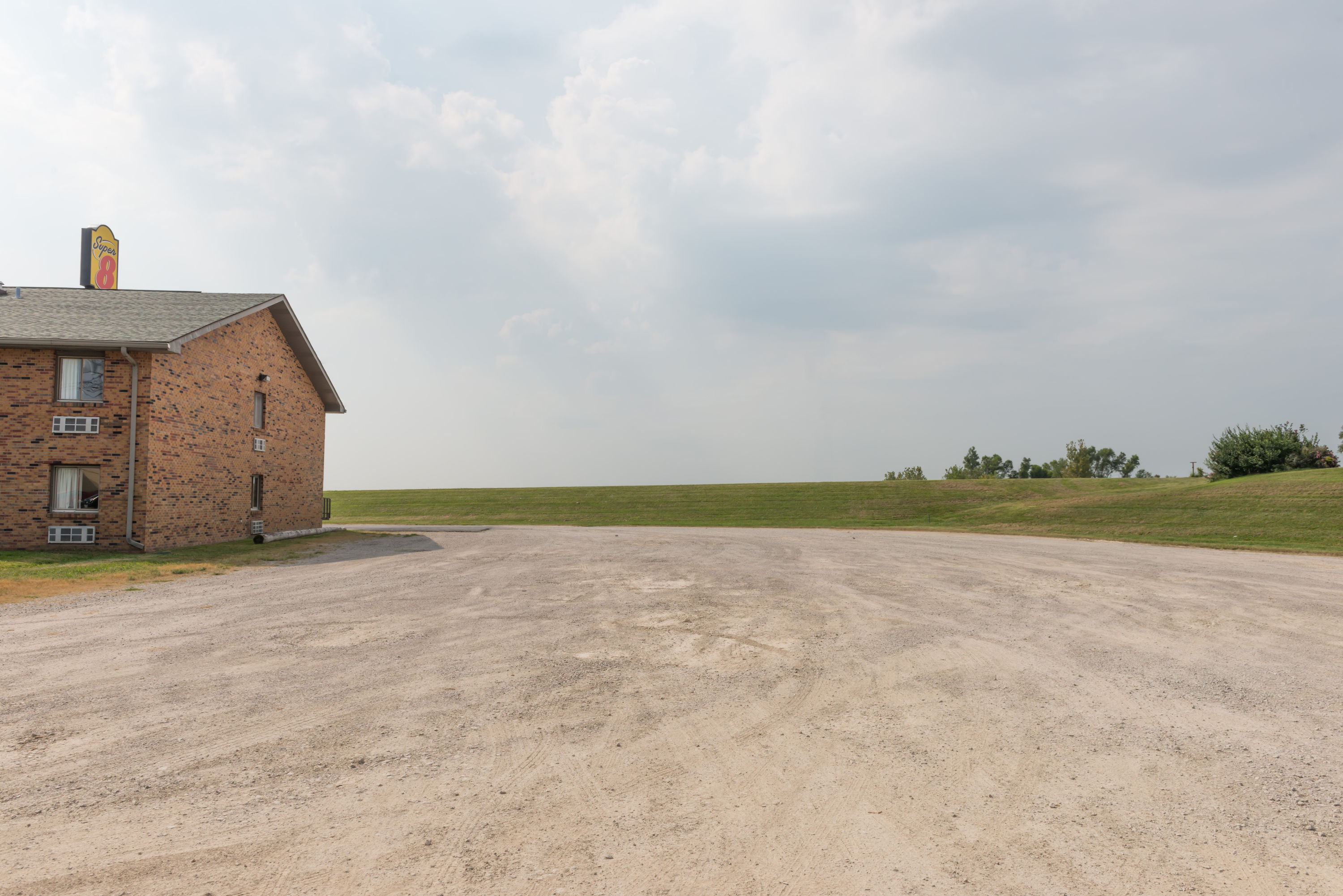 Exterior of Super 8 by Wyndham Staunton hotel in Staunton, Illinois