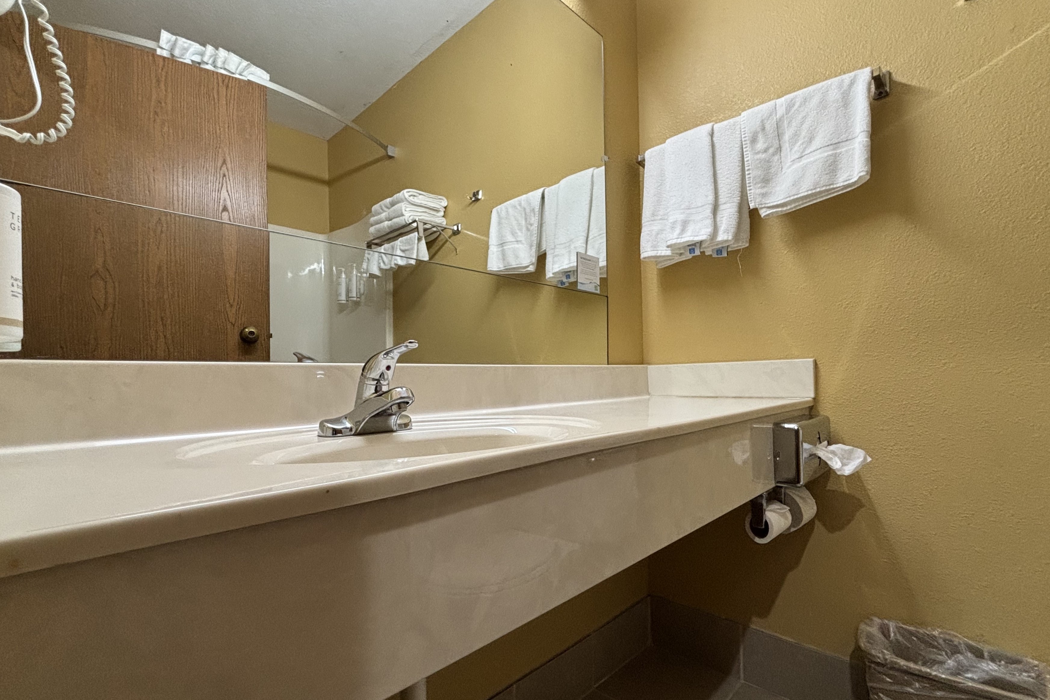 Guest room bath at the Super 8 by Wyndham Staunton in Staunton, Illinois